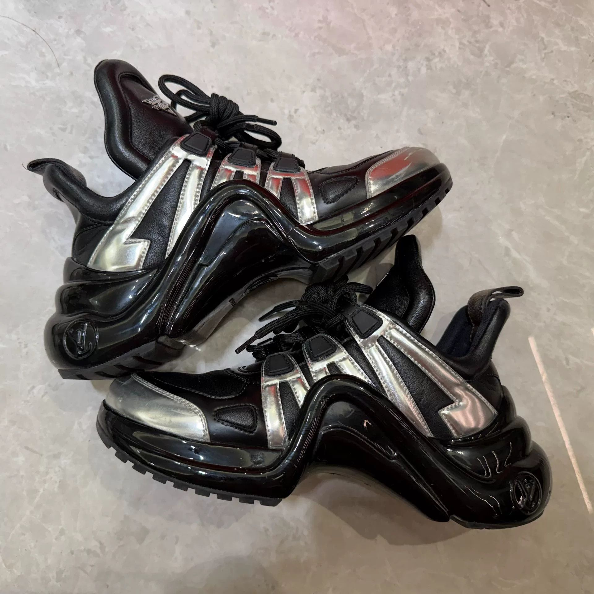 Louis Vuitton Louis Vuitton Patent Black Lowtop Sneakers us_5 Women Size US 5 / IT 35 - 2 Thumbnail