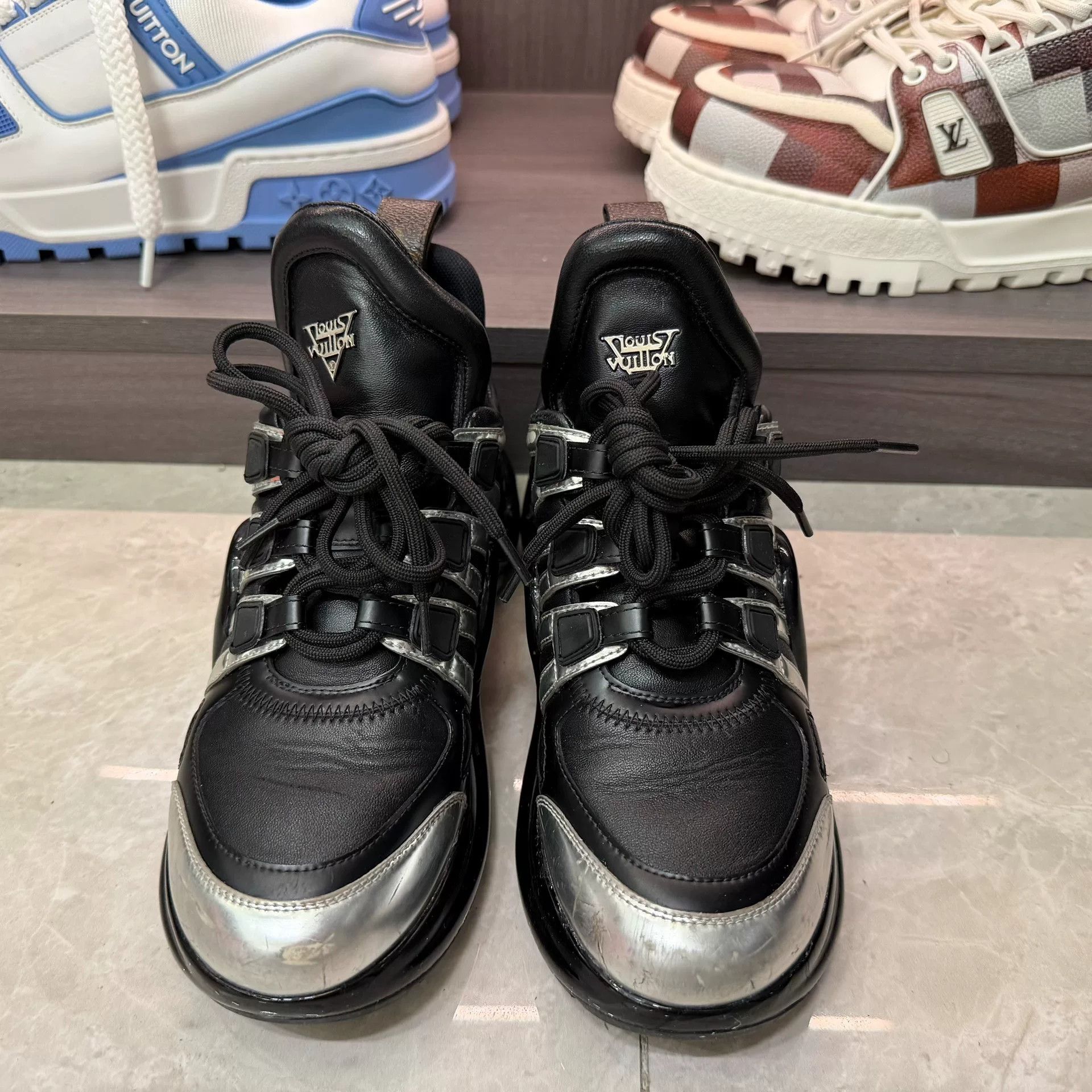 Louis Vuitton Louis Vuitton Patent Black Lowtop Sneakers us_5 Women Size US 5 / IT 35 - 4 Thumbnail