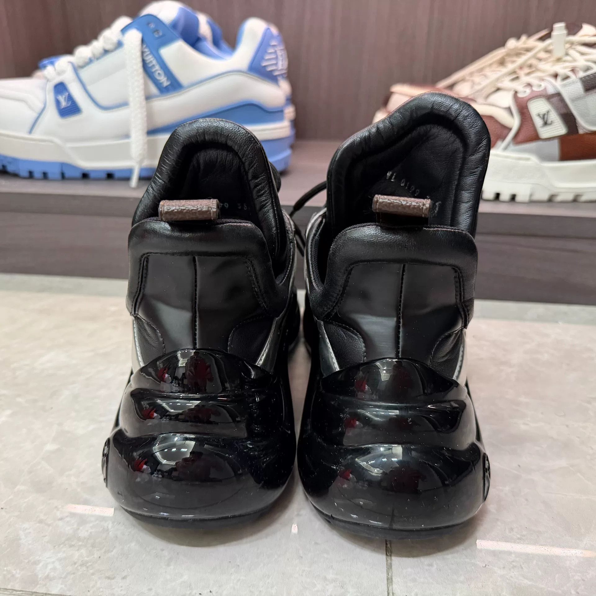 Louis Vuitton Louis Vuitton Patent Black Lowtop Sneakers us_5 Women Size US 5 / IT 35 - 5 Thumbnail