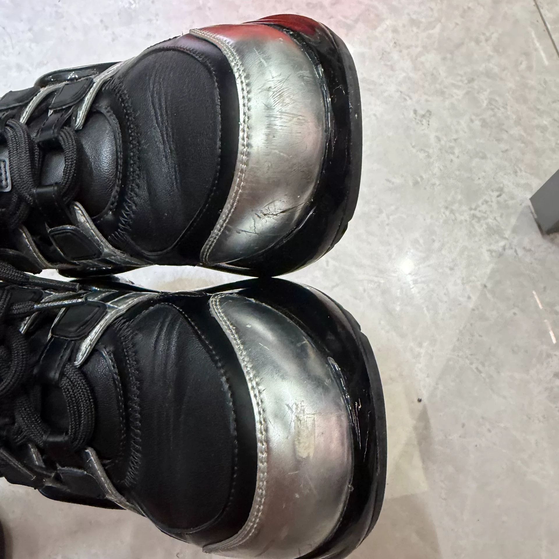 Louis Vuitton Louis Vuitton Patent Black Lowtop Sneakers us_5 Women Size US 5 / IT 35 - 7 Thumbnail