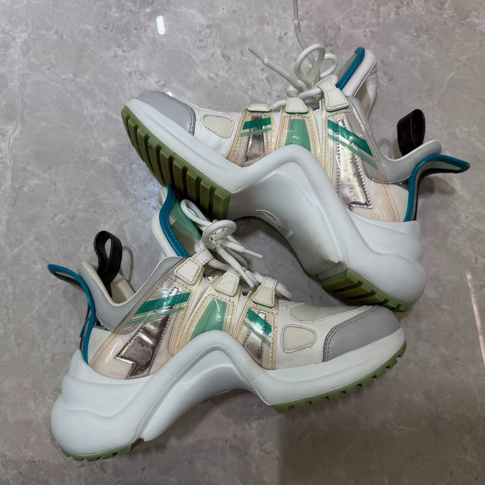 Louis Vuitton Louis Vuitton Green Lowtop Sneakers us_5 Women Size US 5 / IT 35 - 3 Thumbnail