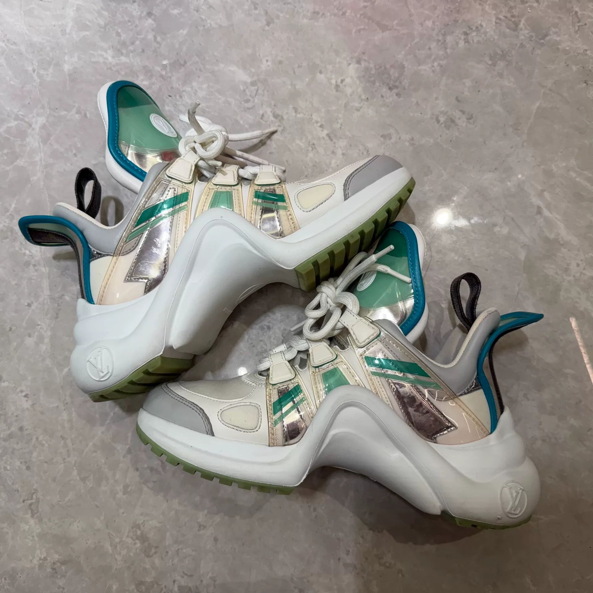 Louis Vuitton Louis Vuitton Green Lowtop Sneakers us_5 Women Size US 5 / IT 35 - 2 Thumbnail