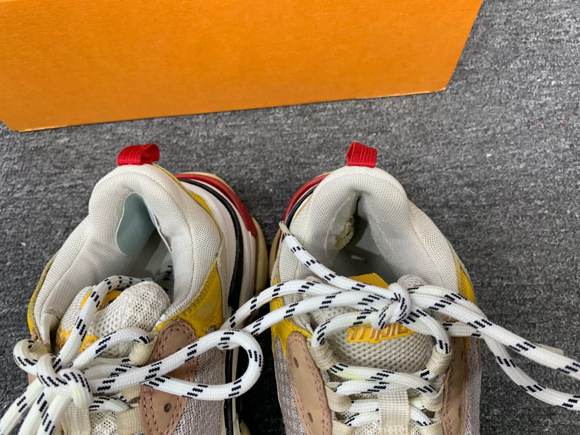 Balenciaga Balenciaga Lowtop Sneakers 5.5 Men Size US 5.5 / EU 38 - 7 Thumbnail