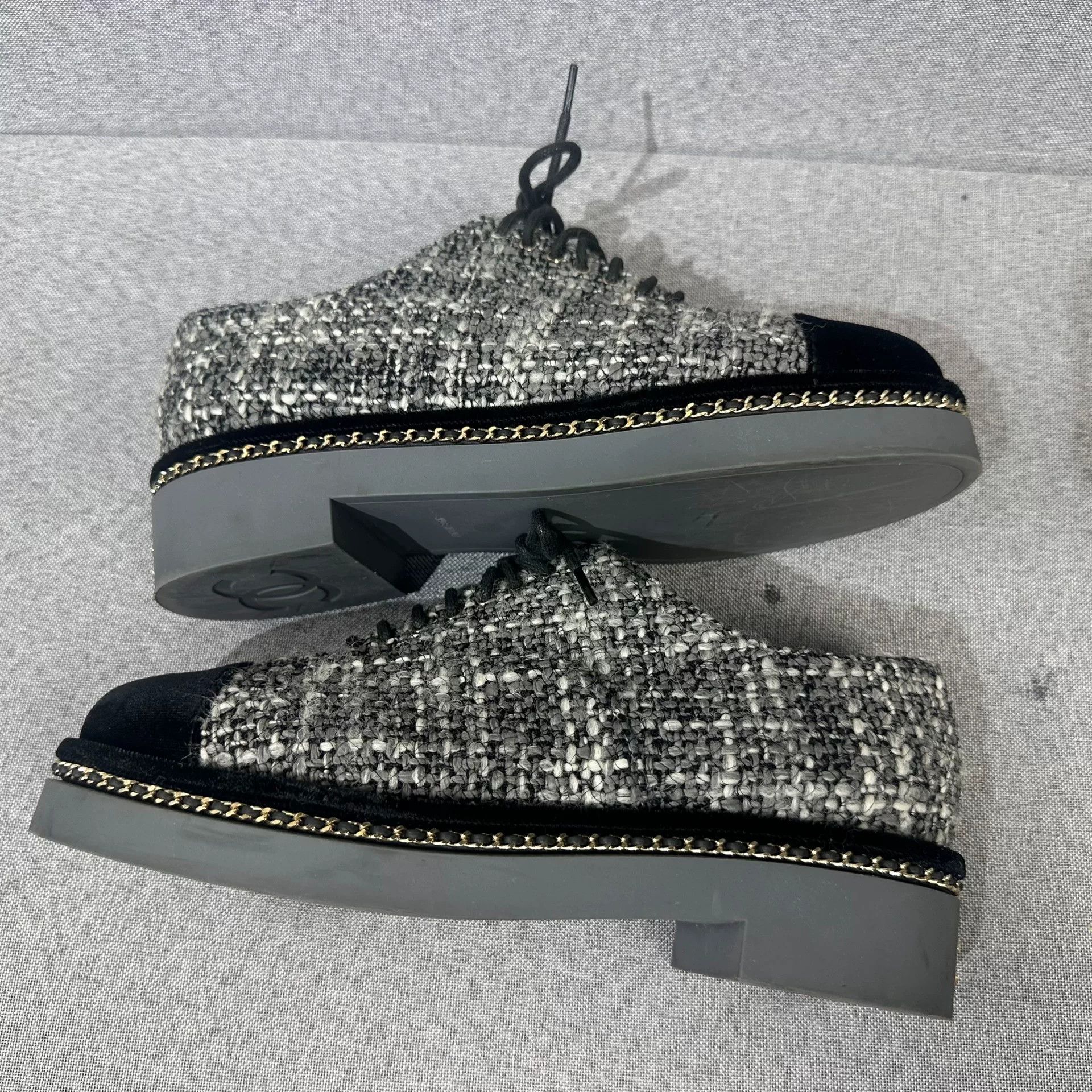 Chanel Chanel Retro Lowtop Sneakers us_7 Women Size US 7 / IT 37 - 2 Thumbnail