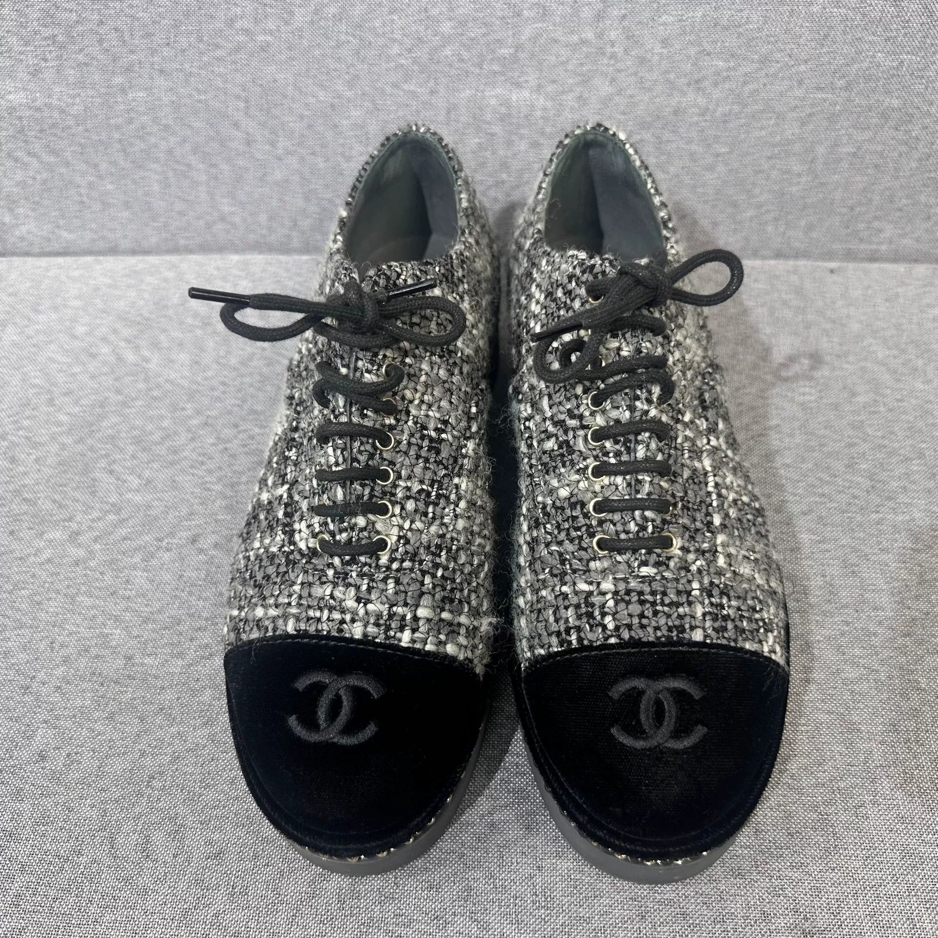 Chanel Chanel Retro Lowtop Sneakers us_7 Women Size US 7 / IT 37 - 4 Thumbnail