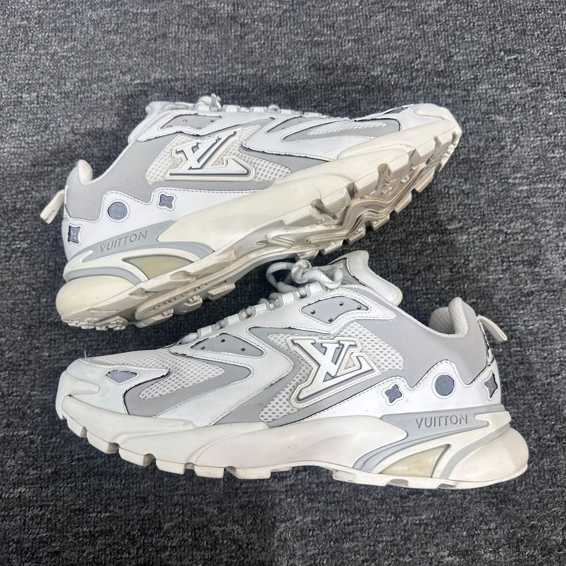 Louis Vuitton Louis Vuitton Running Lowtop Sneakers 8 Men Size US 8 / EU 41 - 2 Thumbnail