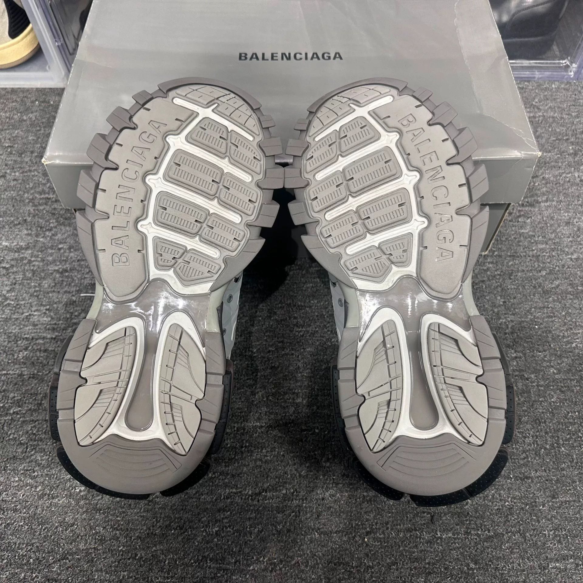 Balenciaga Balenciaga White Lowtop Sneakers 9 Men Size US 9 / EU 42 - 6 Thumbnail