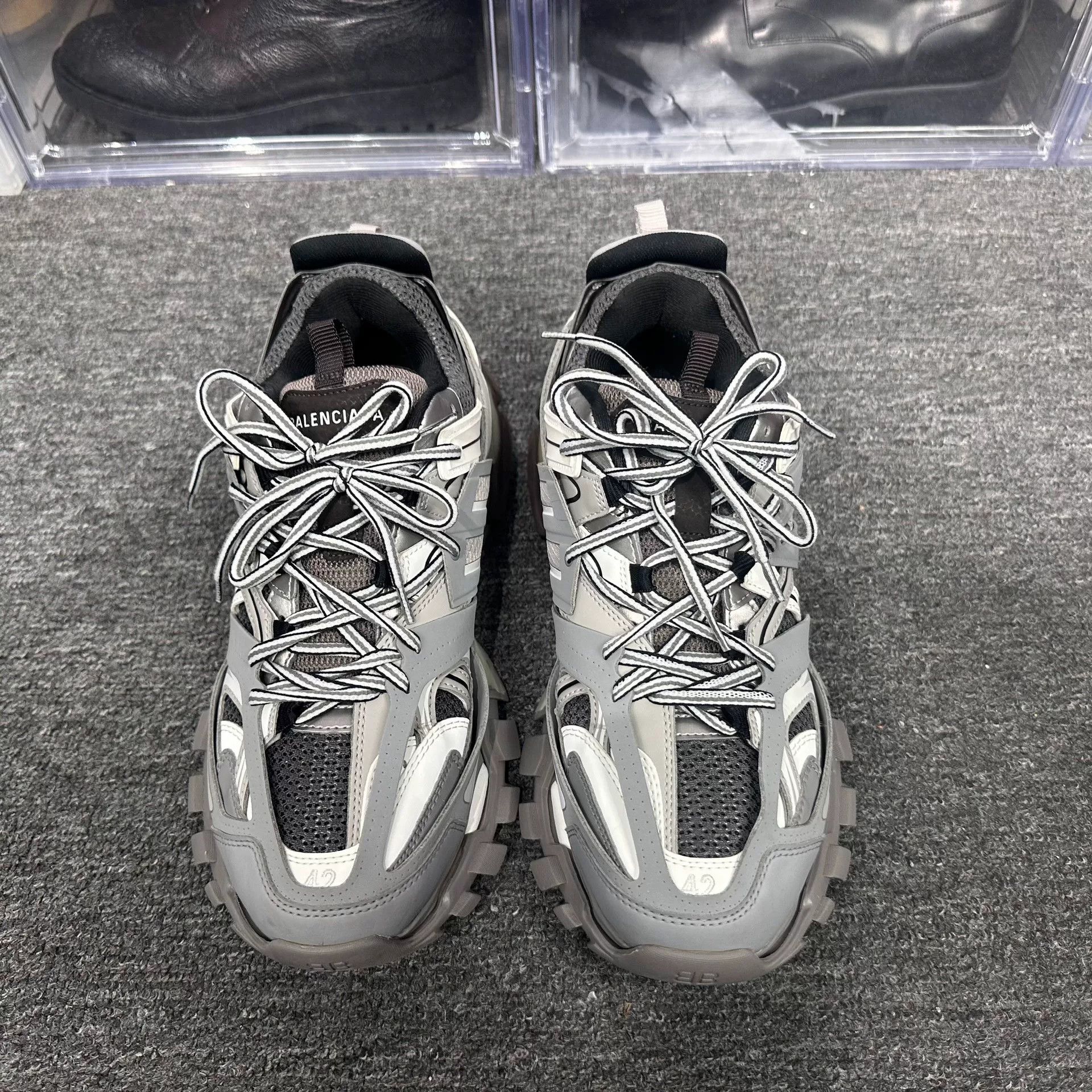 Balenciaga Balenciaga White Lowtop Sneakers 9 Men Size US 9 / EU 42 - 4 Thumbnail