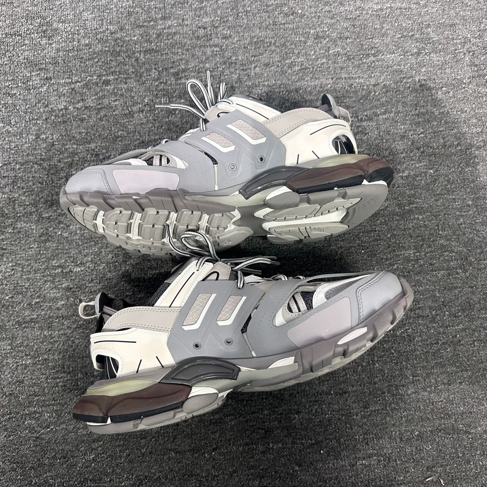 Balenciaga Balenciaga White Lowtop Sneakers 9 Men Size US 9 / EU 42 - 3 Thumbnail