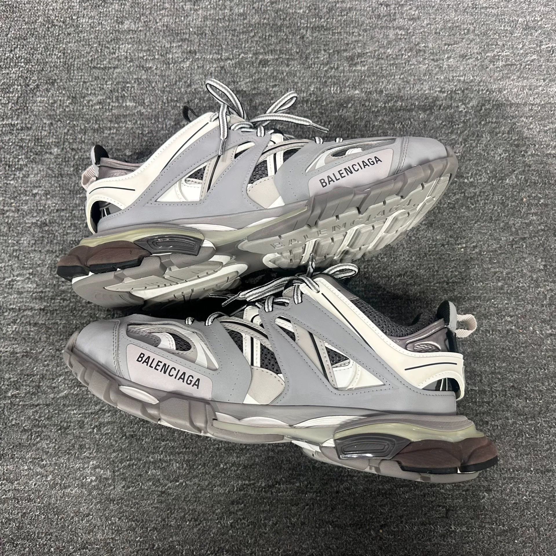 Balenciaga Balenciaga White Lowtop Sneakers 9 Men Size US 9 / EU 42 - 2 Thumbnail