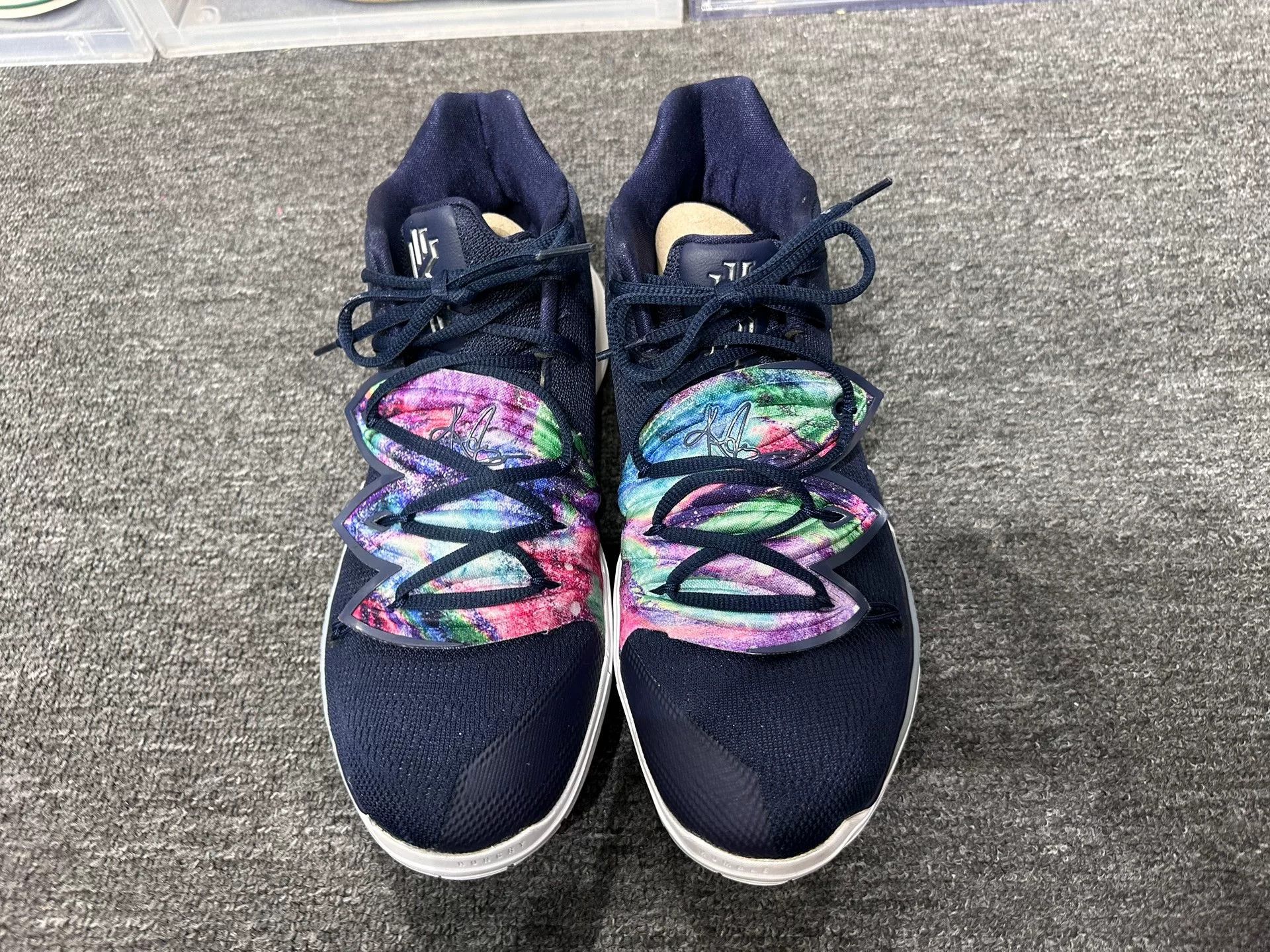 Nike Nike KYRIE Lowtop Sneakers 12 Men Size US 12 / EU 45 - 4 Thumbnail
