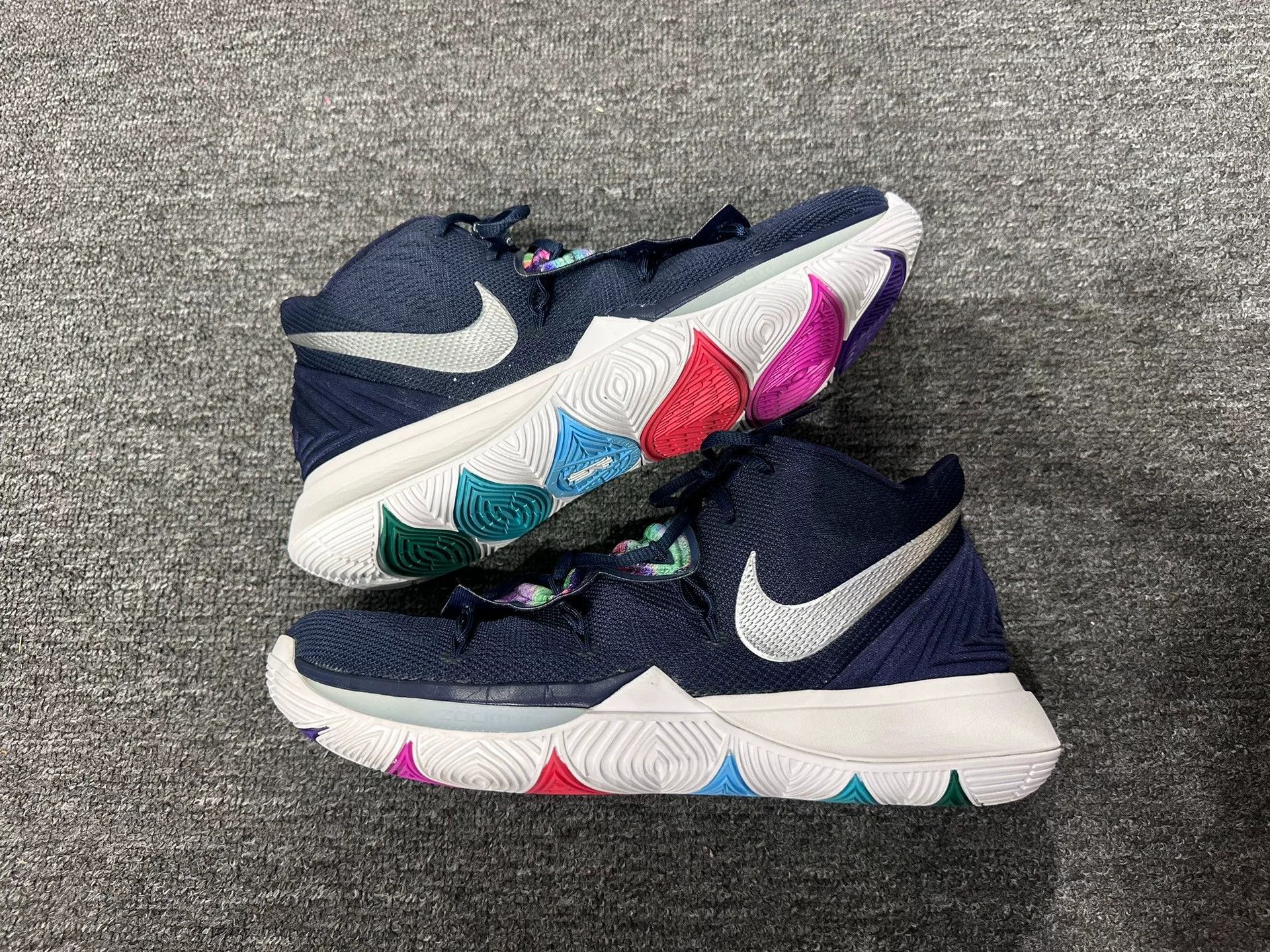 Nike Nike KYRIE Lowtop Sneakers 12 Men Size US 12 / EU 45 - 2 Thumbnail