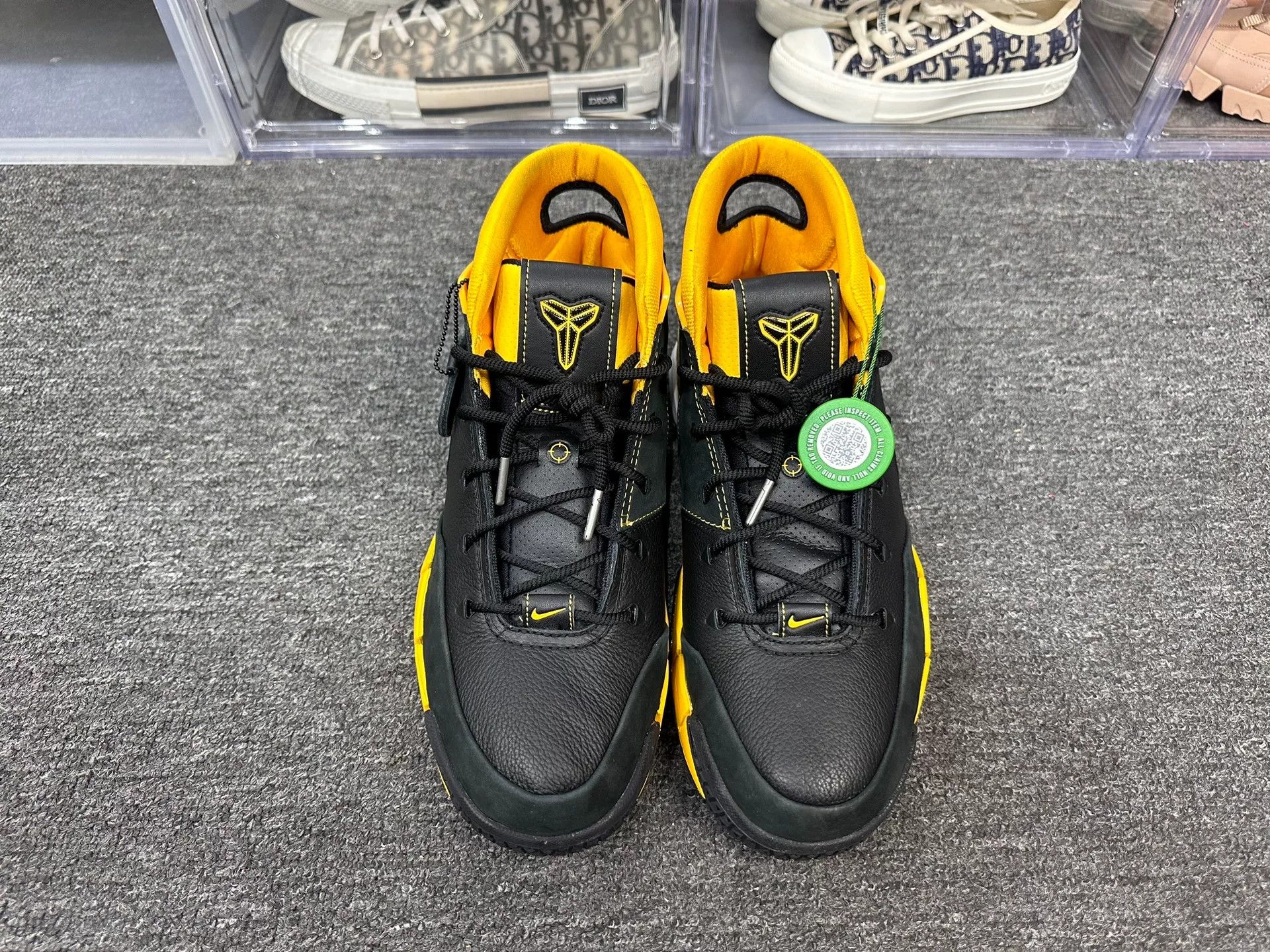 Nike Nike KOBE Yellow Lowtop Sneakers 12 Men Size US 12 / EU 45 - 4 Thumbnail