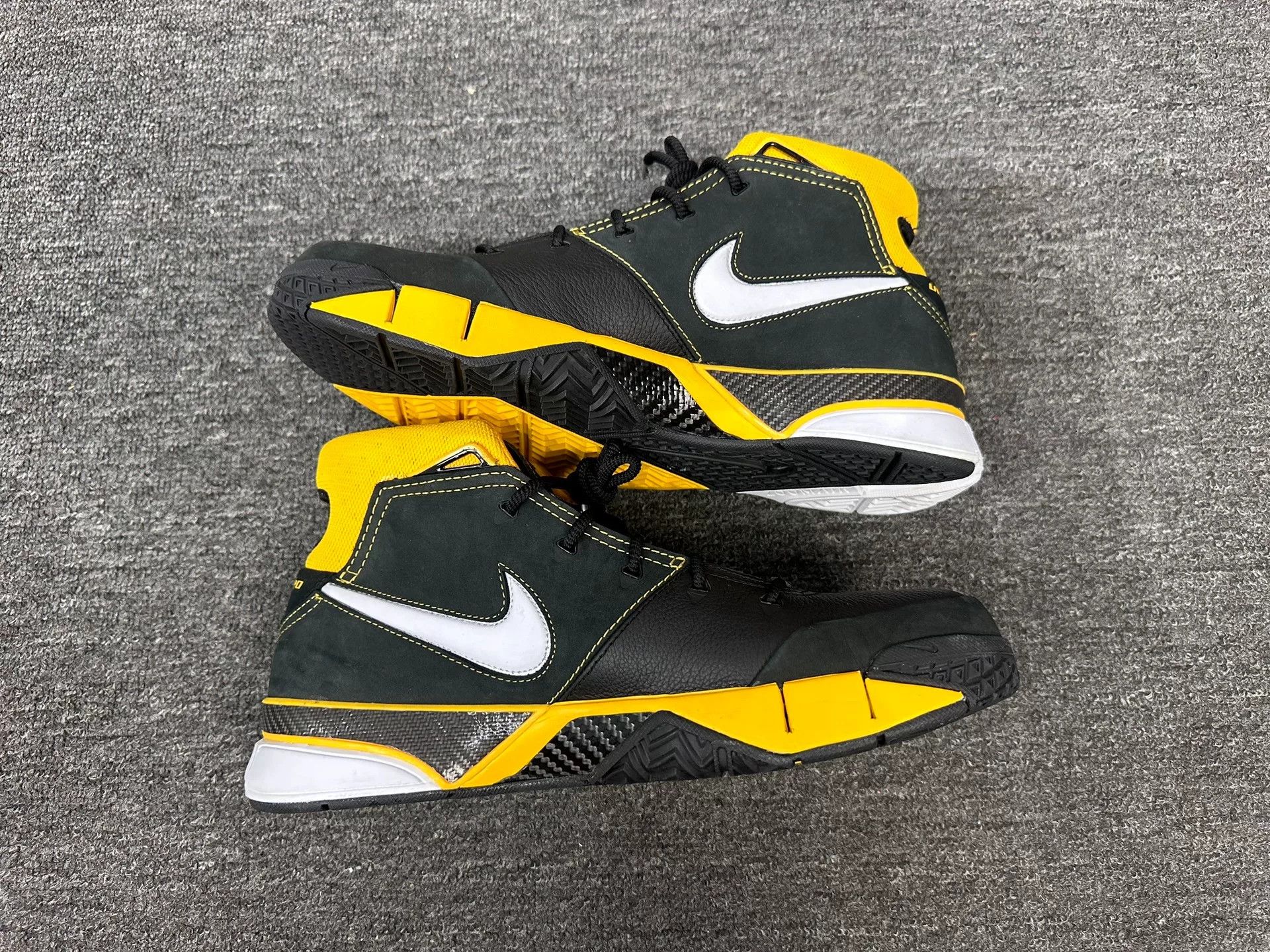 Nike Nike KOBE Yellow Lowtop Sneakers 12 Men Size US 12 / EU 45 - 3 Thumbnail