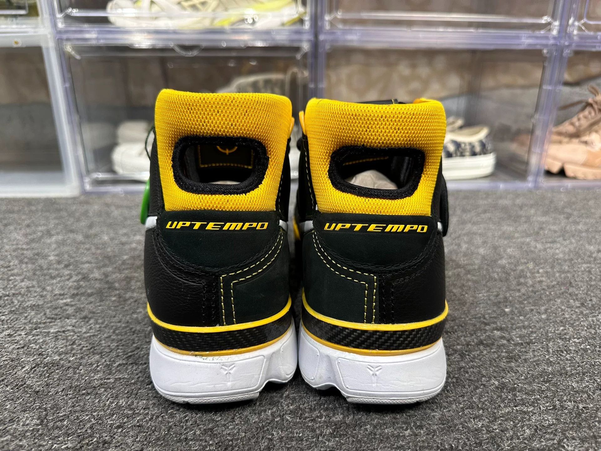 Nike Nike KOBE Yellow Lowtop Sneakers 12 Men Size US 12 / EU 45 - 5 Thumbnail