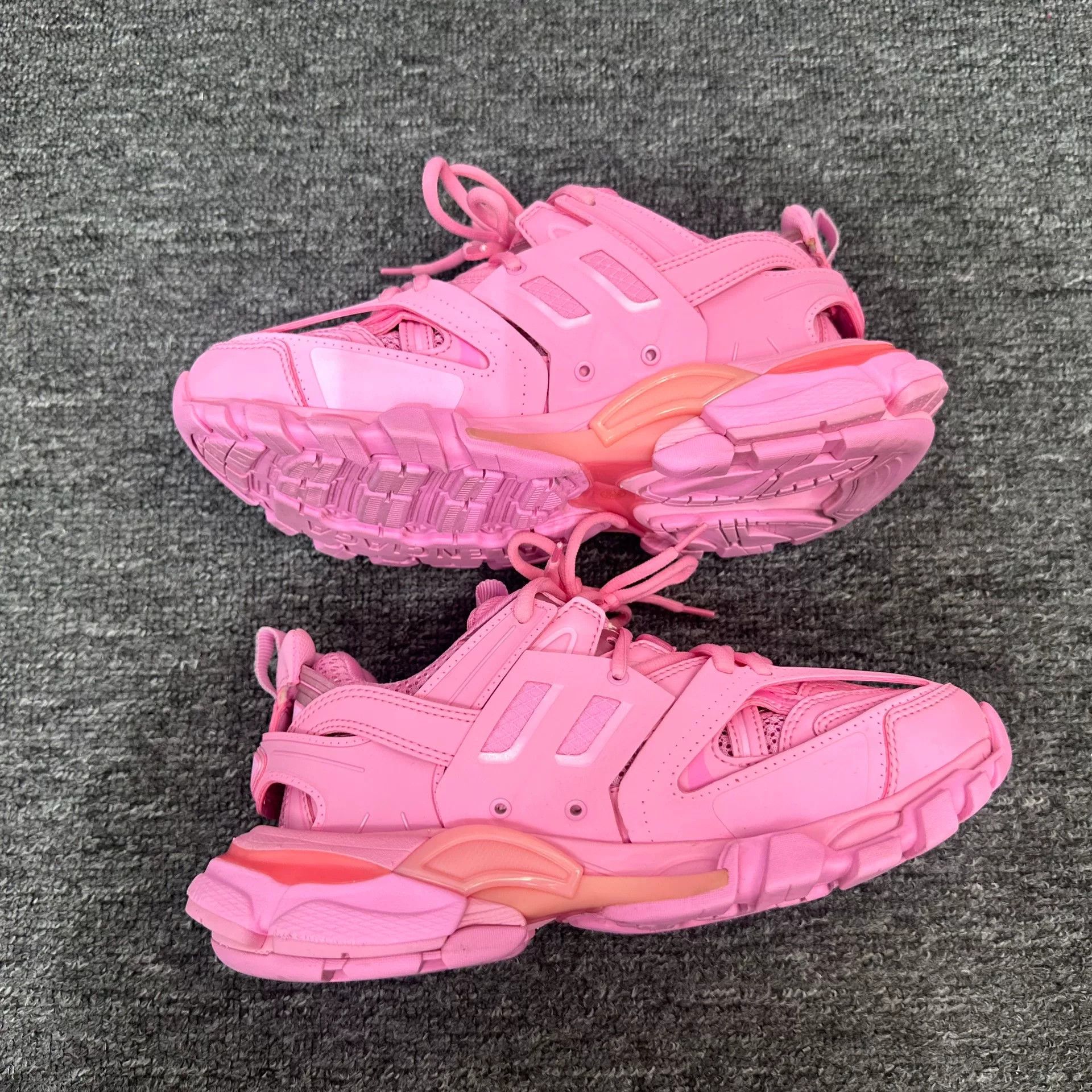 Balenciaga Balenciaga Pink Lowtop Sneakers us_6 Women Size US 6 / IT 36 - 3 Thumbnail