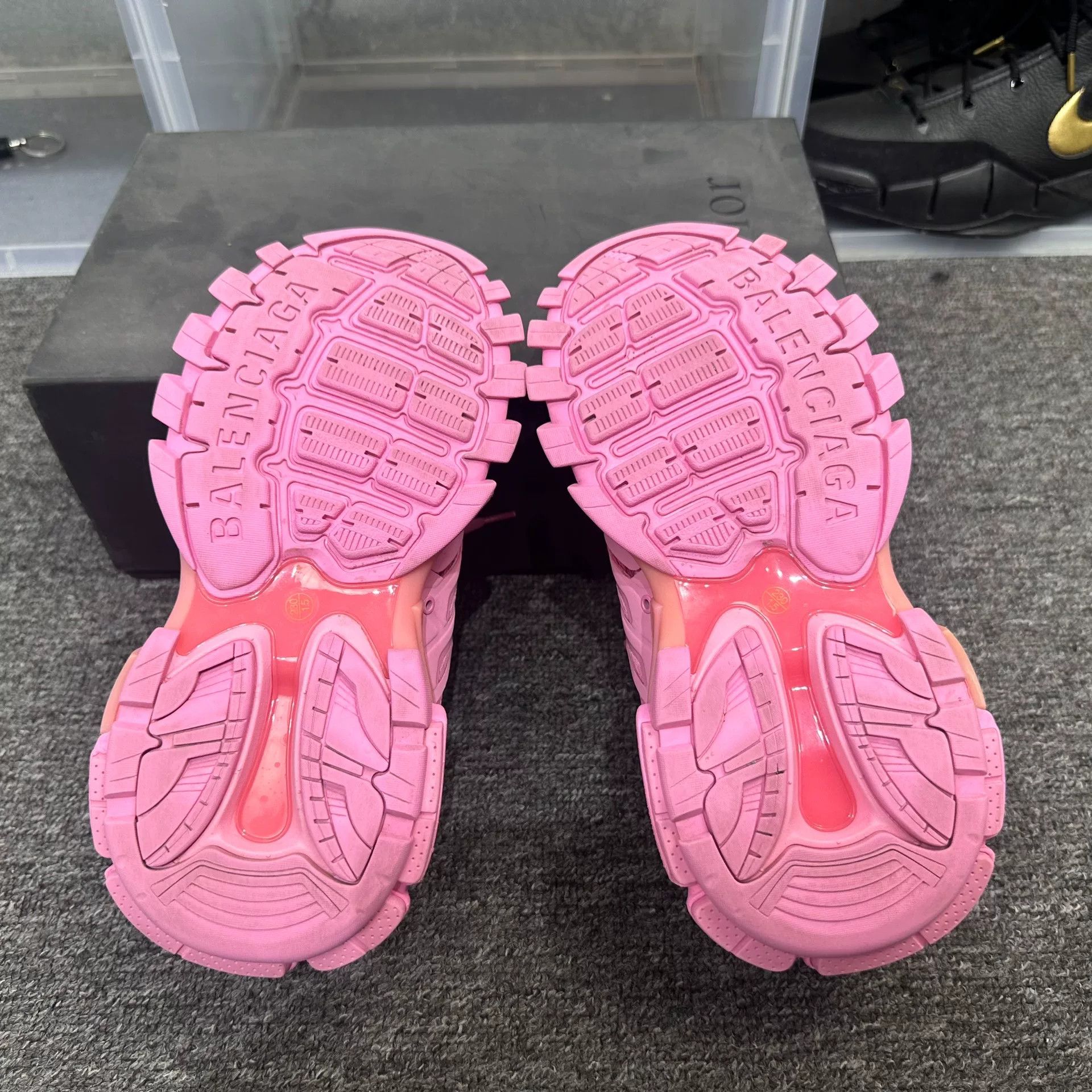 Balenciaga Balenciaga Pink Lowtop Sneakers us_6 Women Size US 6 / IT 36 - 6 Thumbnail