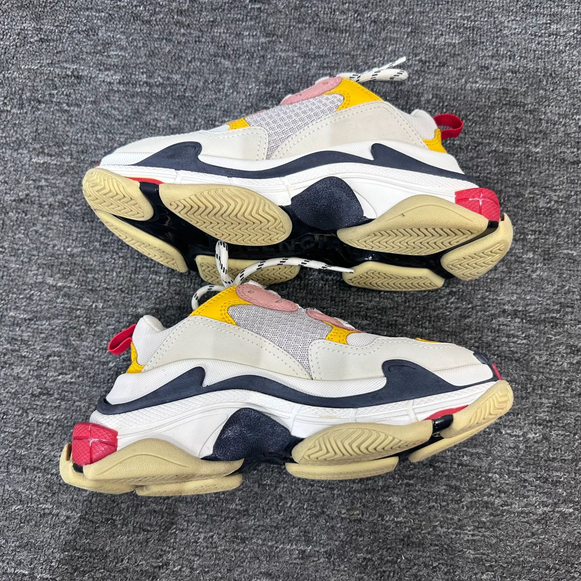 Balenciaga Balenciaga Washed Lowtop Sneakers us_5 Women Size US 5 / IT 35 - 3 Thumbnail