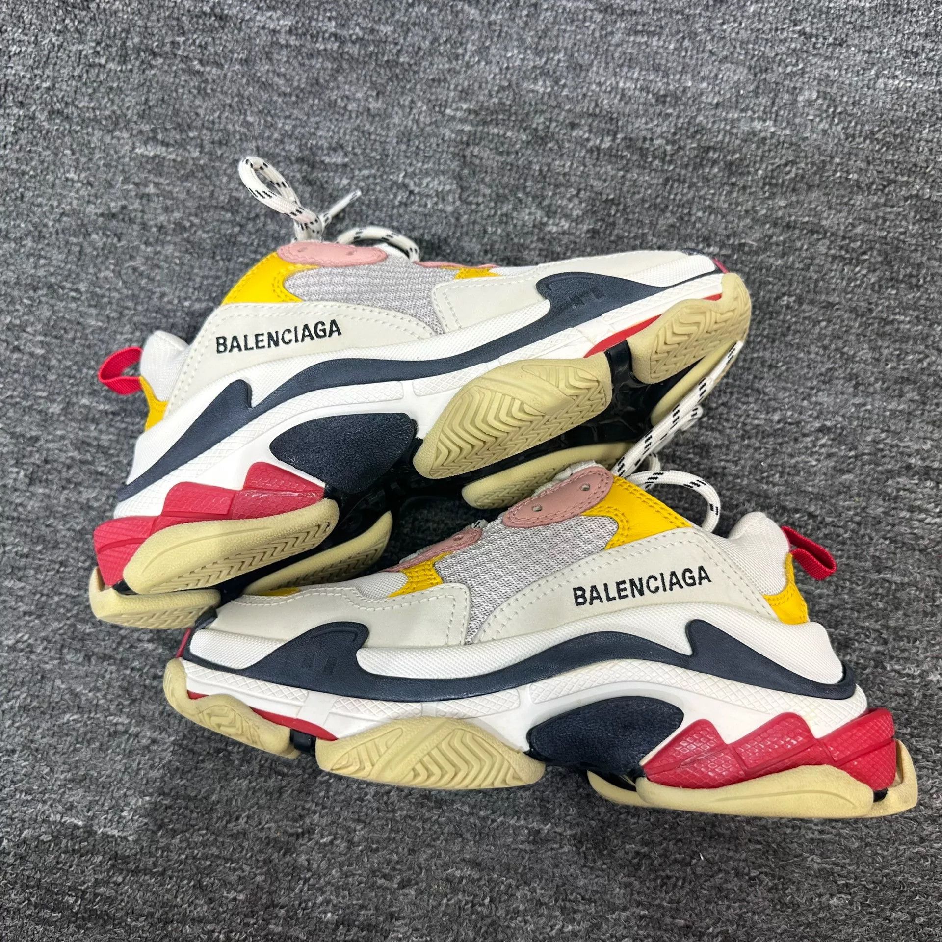 Balenciaga Balenciaga Washed Lowtop Sneakers us_5 Women Size US 5 / IT 35 - 2 Thumbnail