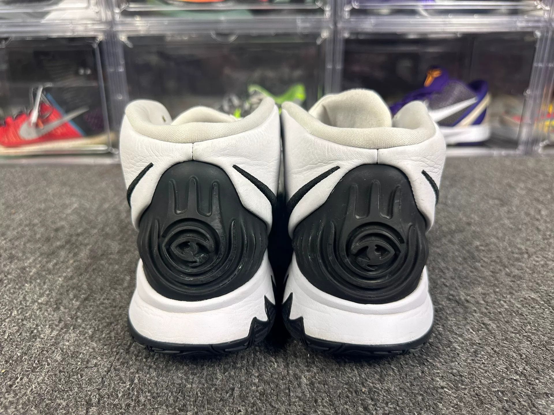 Nike Nike KYRIE Black Lowtop Sneakers 11 Men Size US 11 / EU 44 - 5 Thumbnail