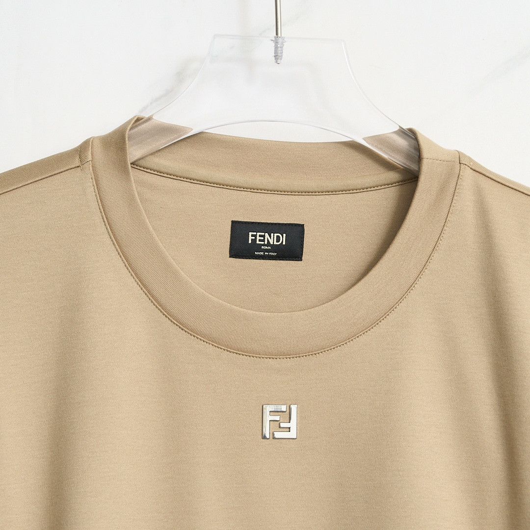 Fendi Fendi Men's Metal Logo Solid T-Shirt Size US M / EU 48-50 / 2 - 2 Thumbnail