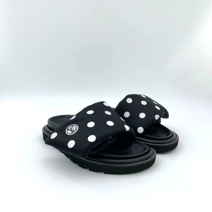 Louis Vuitton Louis Vuitton Pool Pillow Comfort Slippers Size US 5 / IT 35 - 2 Thumbnail