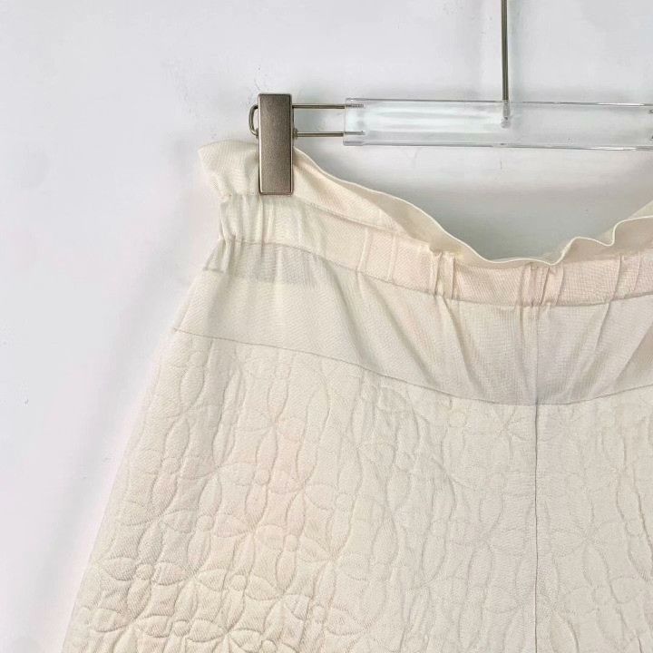 Louis Vuitton Louis Vuitton 23 Beige Monogram Silk Shorts Size 34" / US 12 / IT 48 - 3 Thumbnail