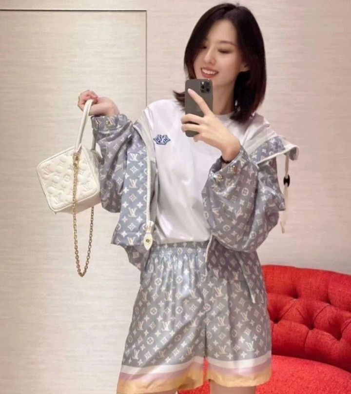 Louis Vuitton Louis Vuitton 2023 Light Blue Monogram Silk Shorts Size 36" / US 14 / IT 50 - 9 Thumbnail