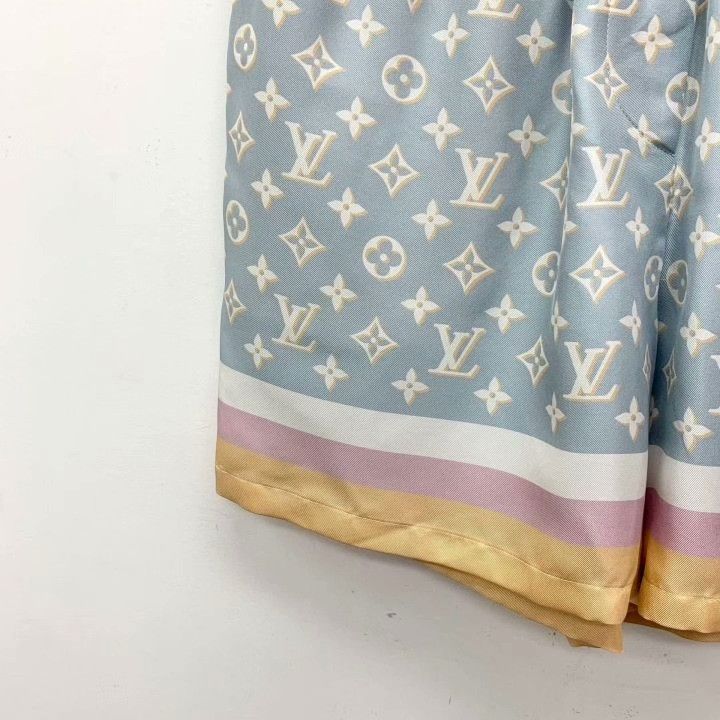 Louis Vuitton Louis Vuitton 2023 Light Blue Monogram Silk Shorts Size 36" / US 14 / IT 50 - 4 Thumbnail