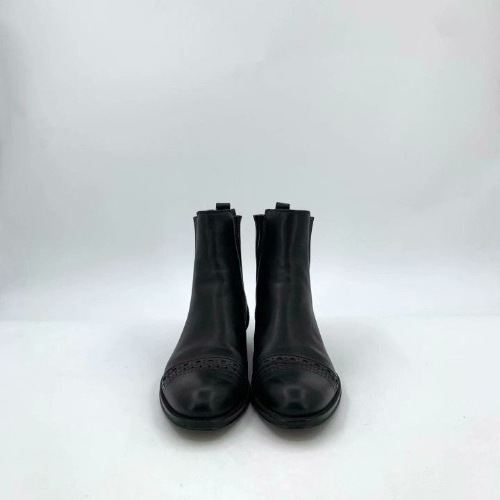 Louis Vuitton Louis Vuitton 37 Black Baroque Carved Leather Ankle Boots Size US 6 / IT 36 - 3 Thumbnail