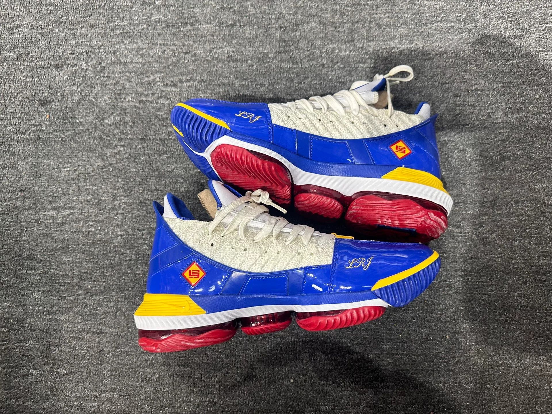 Nike Nike LEBRON Lowtop Sneakers 9 Men Size US 9 / EU 42 - 3 Thumbnail