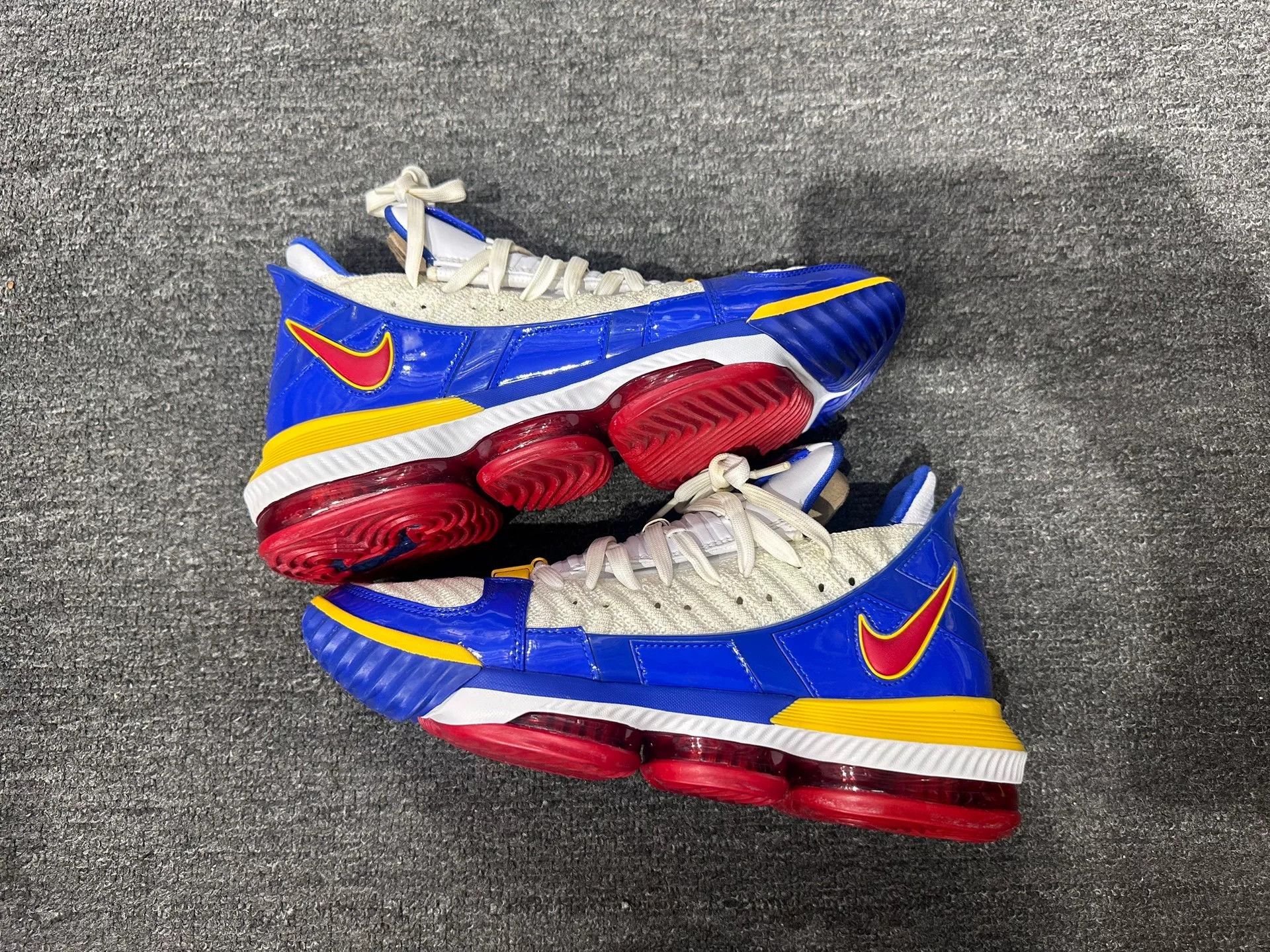 Nike Nike LEBRON Lowtop Sneakers 9 Men Size US 9 / EU 42 - 2 Thumbnail
