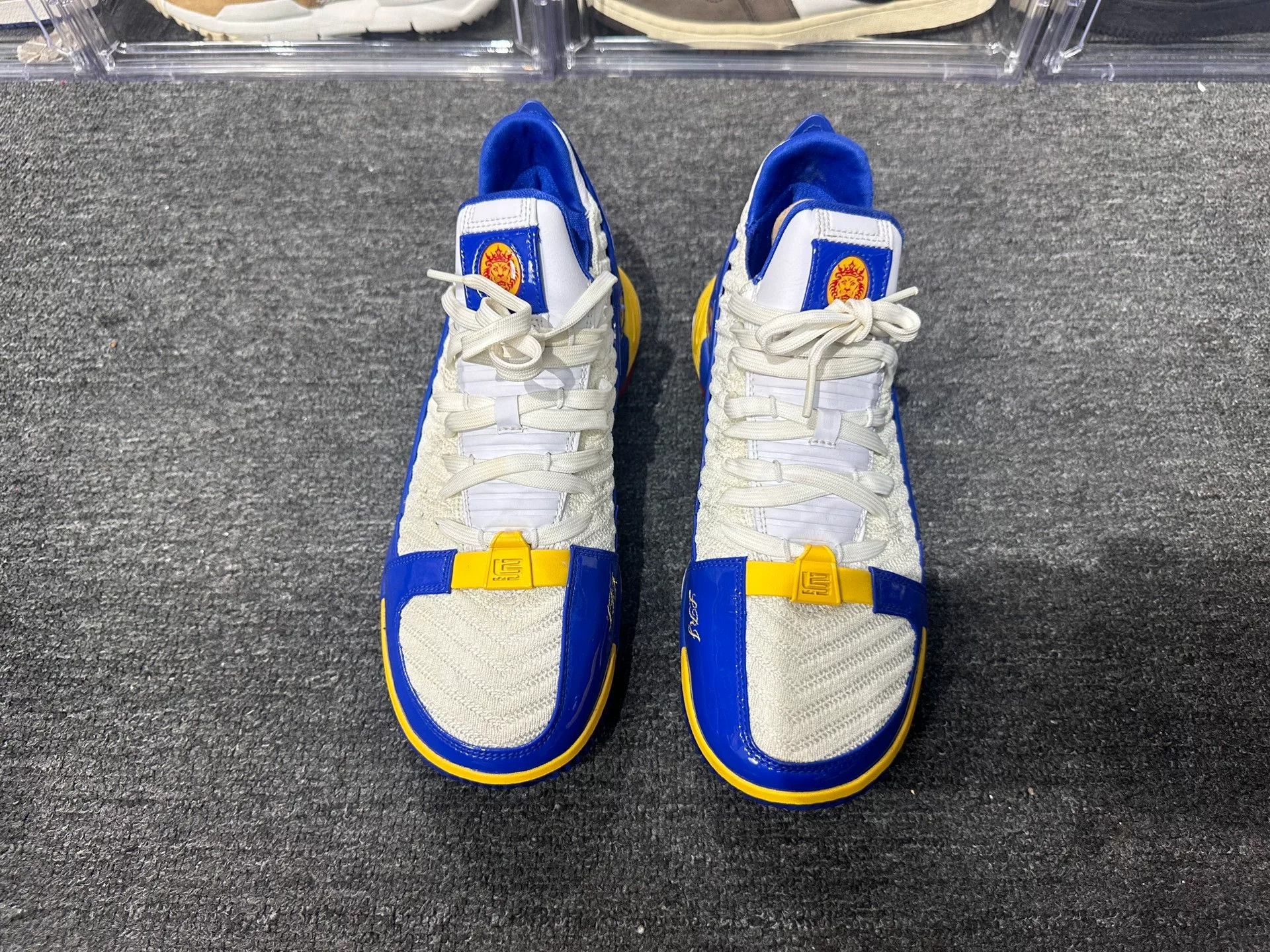 Nike Nike LEBRON Lowtop Sneakers 9 Men Size US 9 / EU 42 - 4 Thumbnail