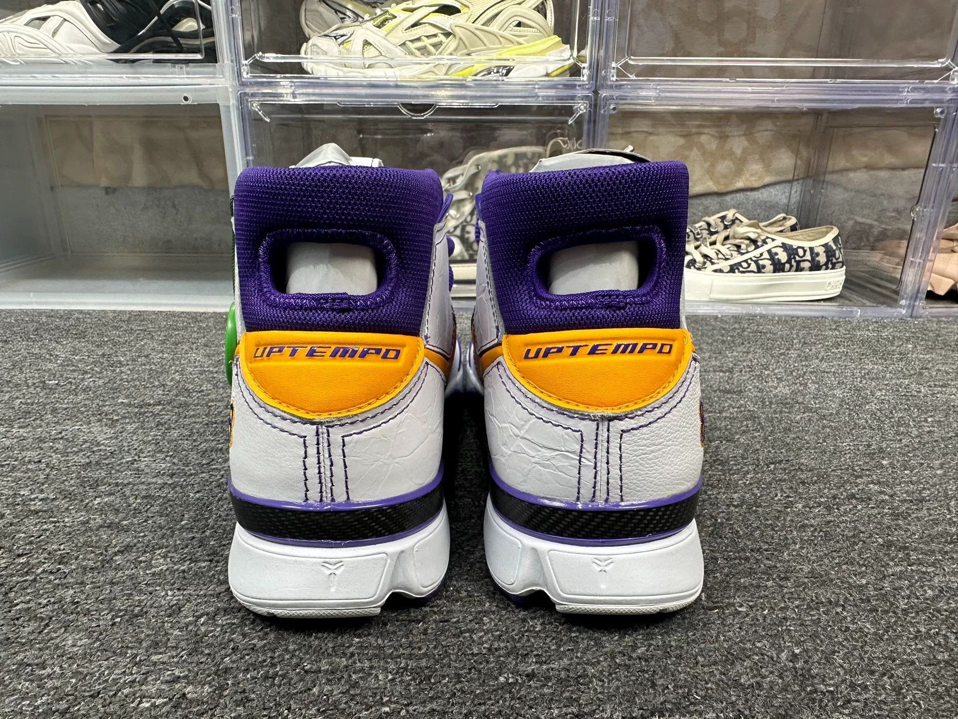 Nike Nike KOBE White Lowtop Sneakers 12 Men Size US 12 / EU 45 - 5 Thumbnail