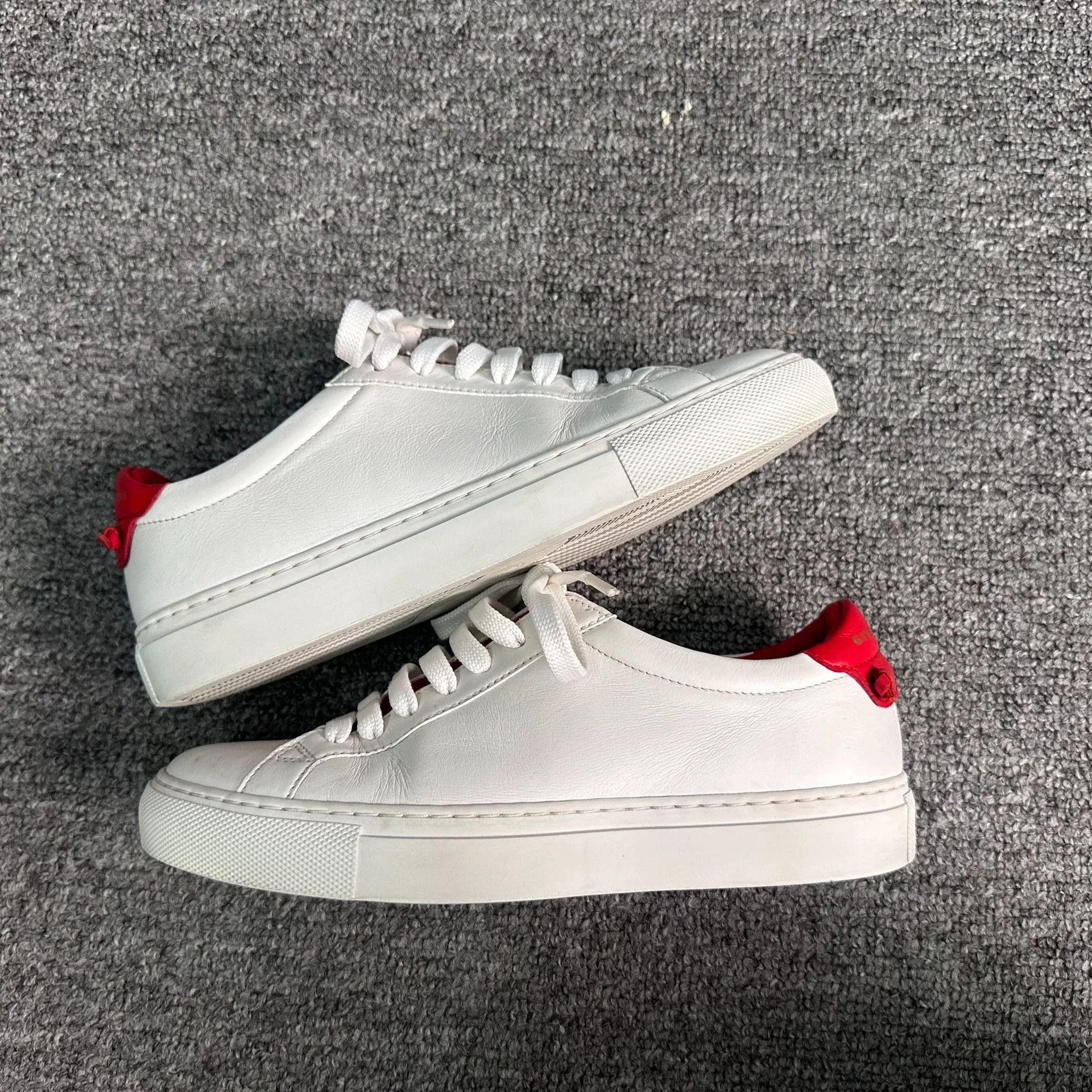 Givenchy Givenchy White Lowtop Sneakers 10 Men Size US 10 / EU 43 - 2 Thumbnail