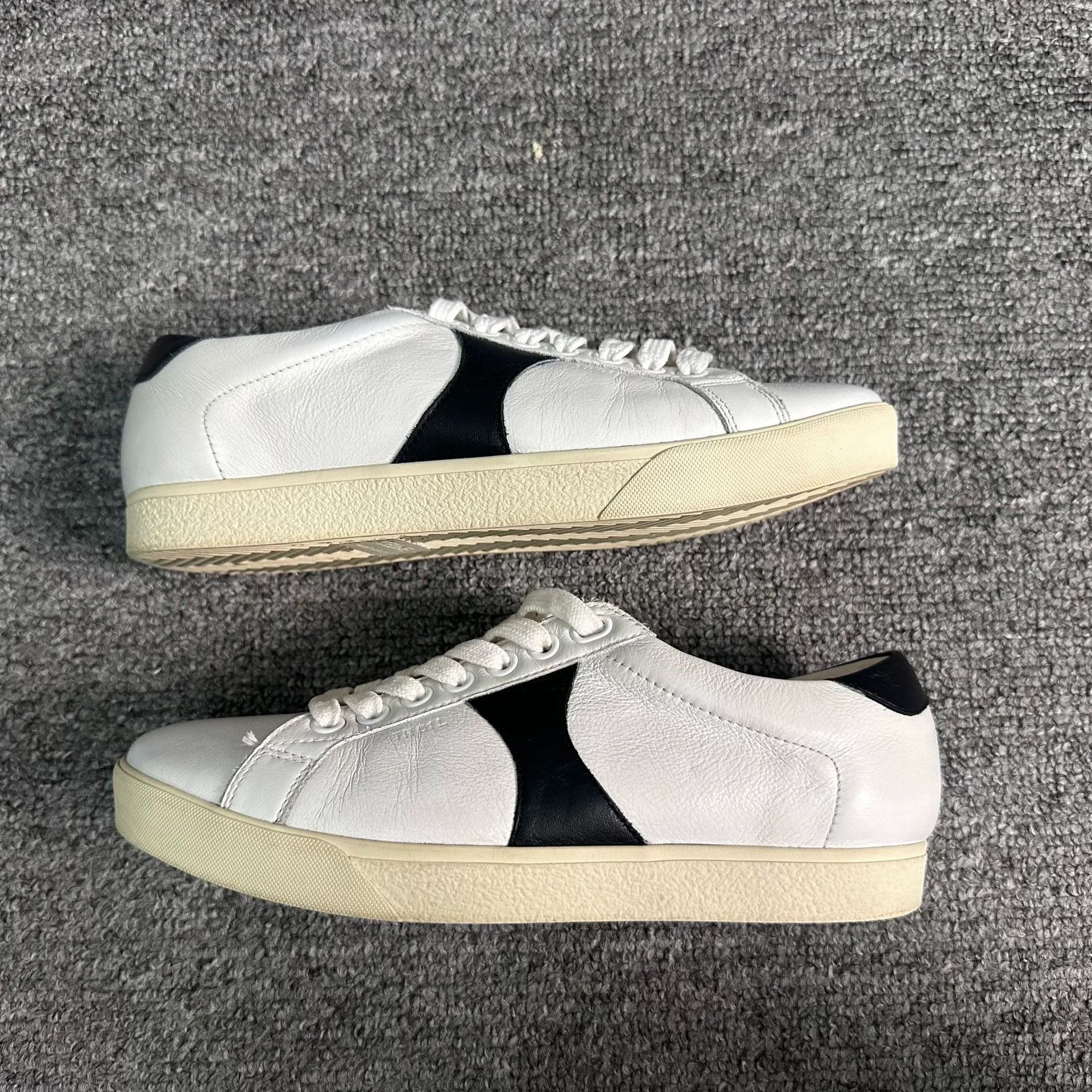 Celine Celine White Lowtop Sneakers us_5 Women Size US 5 / IT 35 - 2 Thumbnail