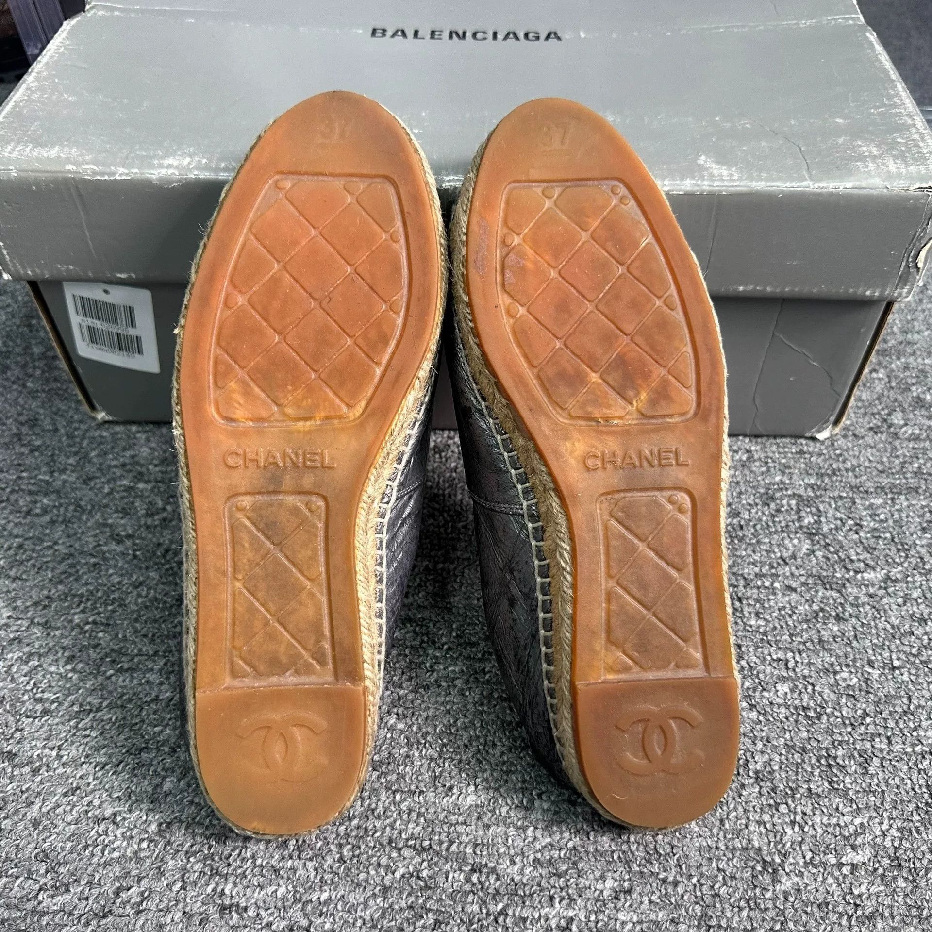 Chanel Chanel Patent Silver Lowtop Sneakers us_5 Women Size US 5 / IT 35 - 4 Thumbnail