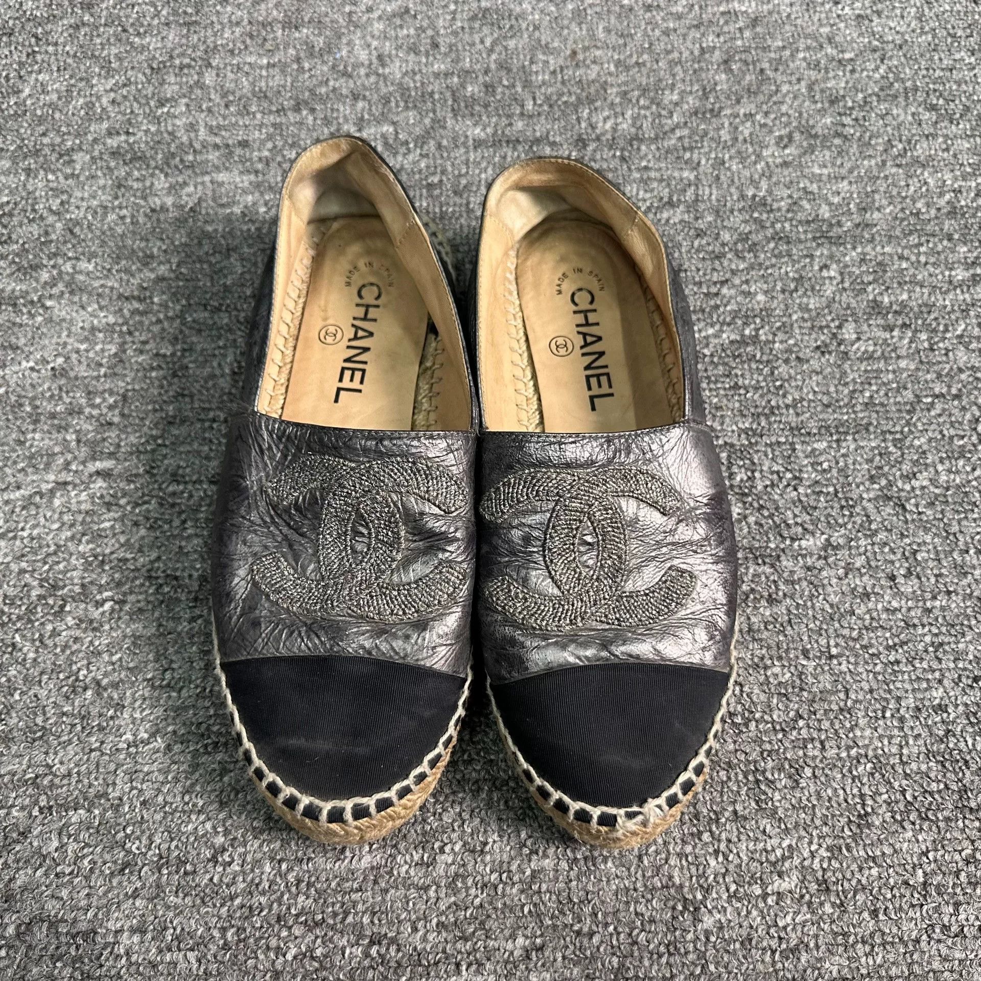 Chanel Chanel Patent Silver Lowtop Sneakers us_5 Women Size US 5 / IT 35 - 2 Thumbnail