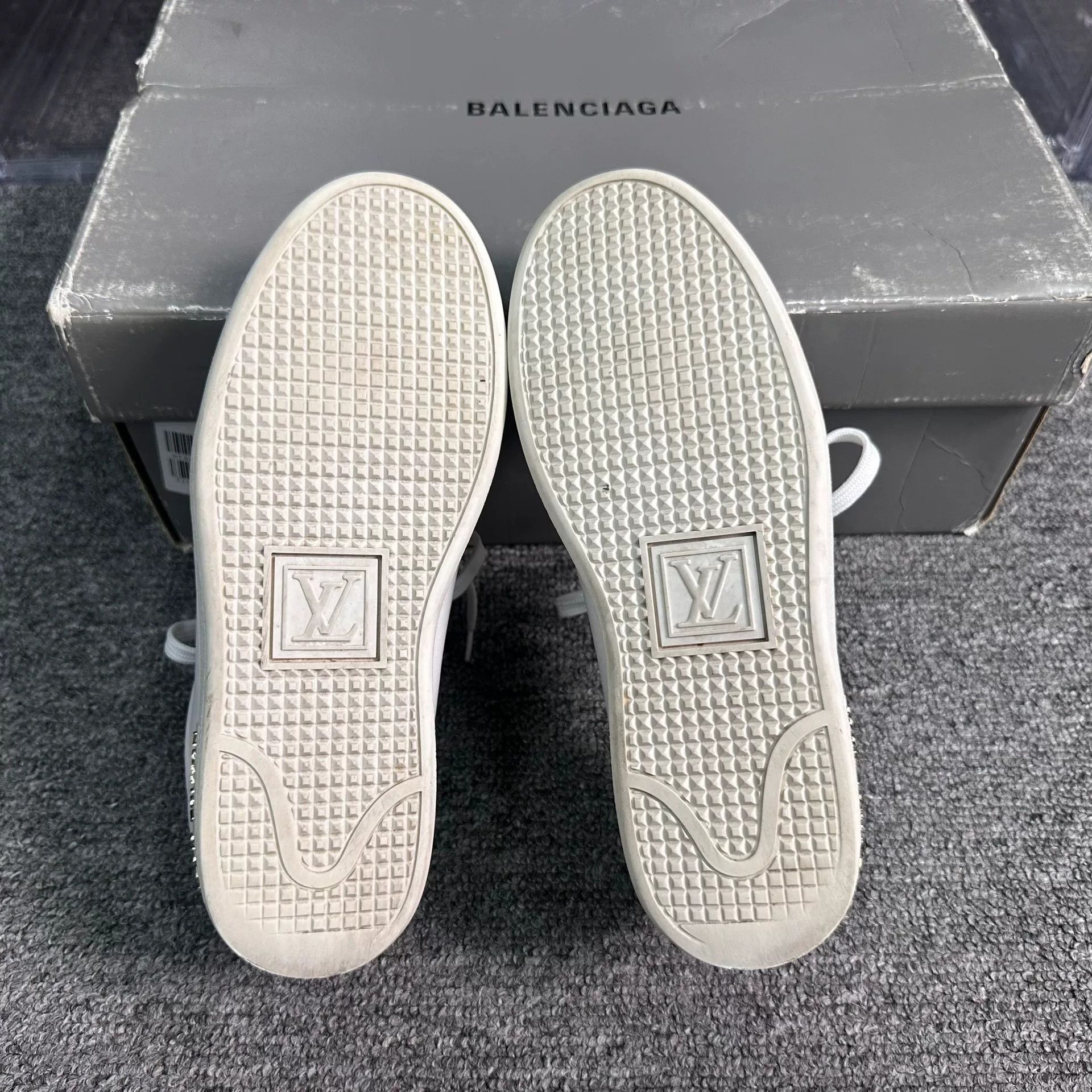 Louis Vuitton Louis Vuitton White Lowtop Sneakers us_5 Women Size US 5 / IT 35 - 6 Thumbnail