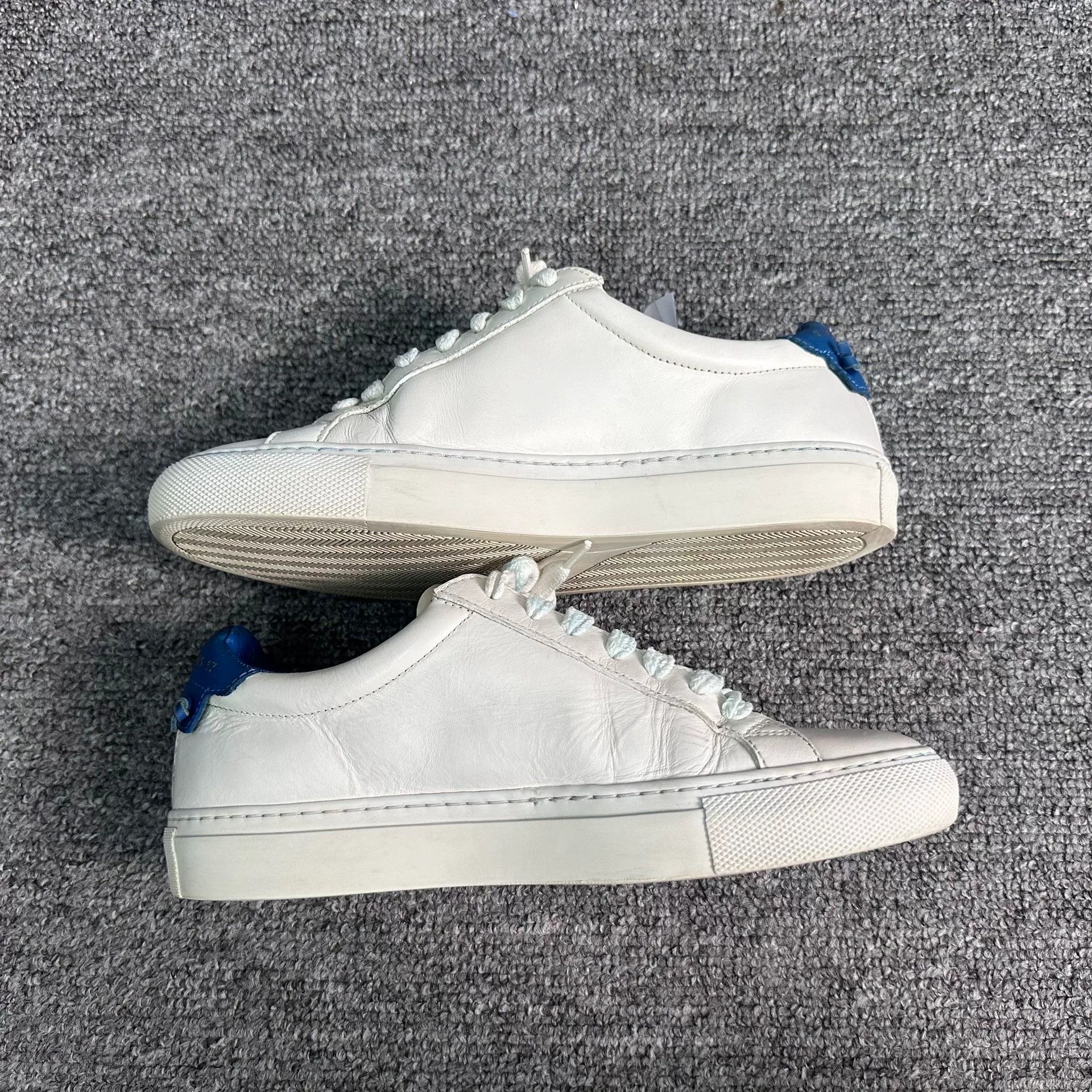 Givenchy Givenchy White Lowtop Sneakers us_5 Women Size US 5 / IT 35 - 3 Thumbnail