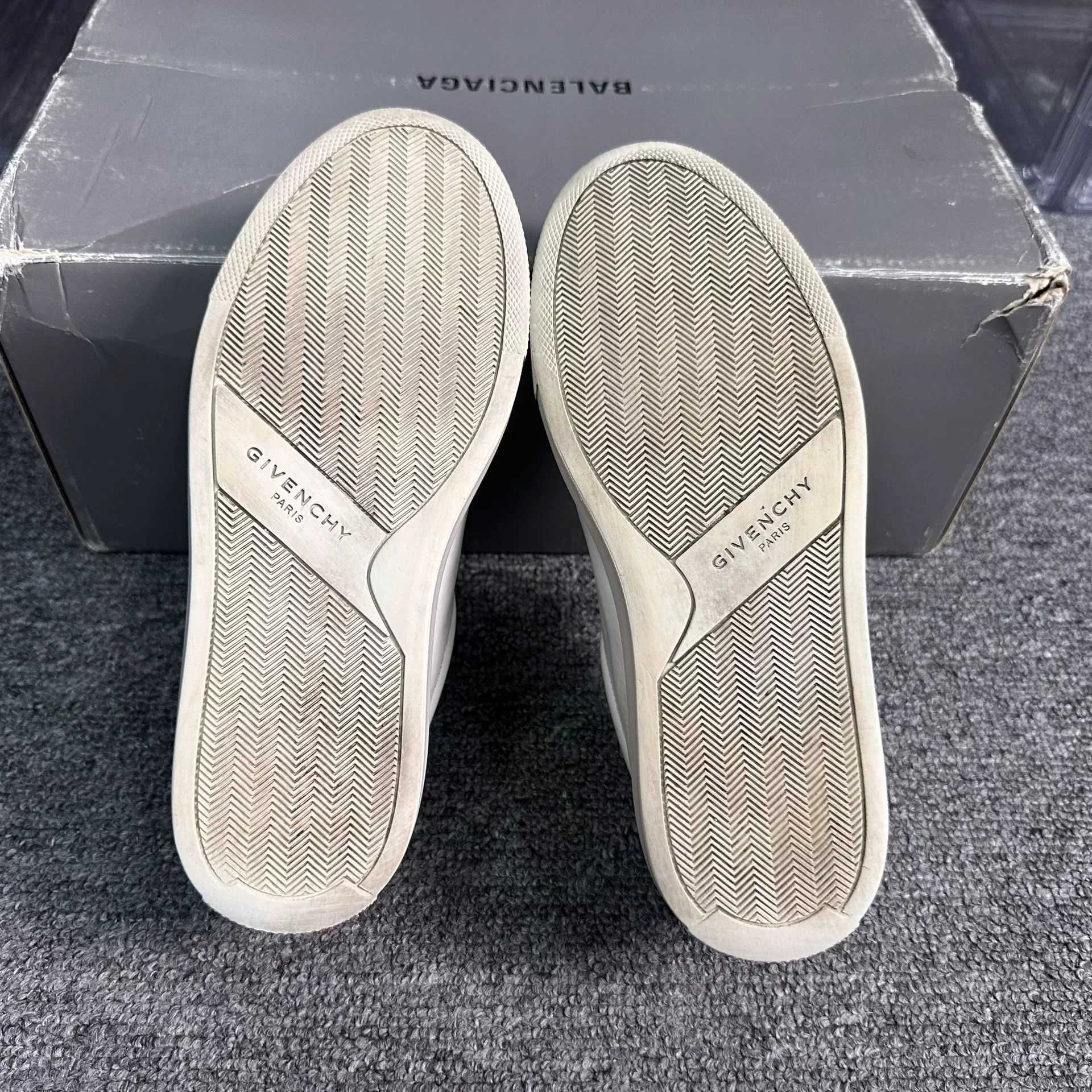 Givenchy Givenchy White Lowtop Sneakers us_5 Women Size US 5 / IT 35 - 6 Thumbnail