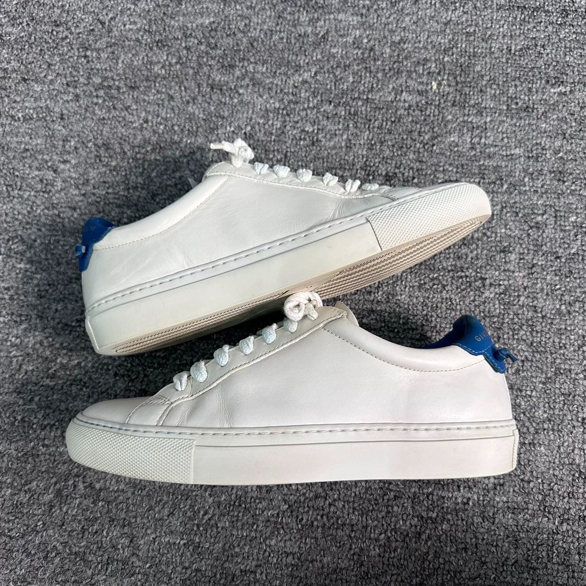 Givenchy Givenchy White Lowtop Sneakers us_5 Women Size US 5 / IT 35 - 2 Thumbnail