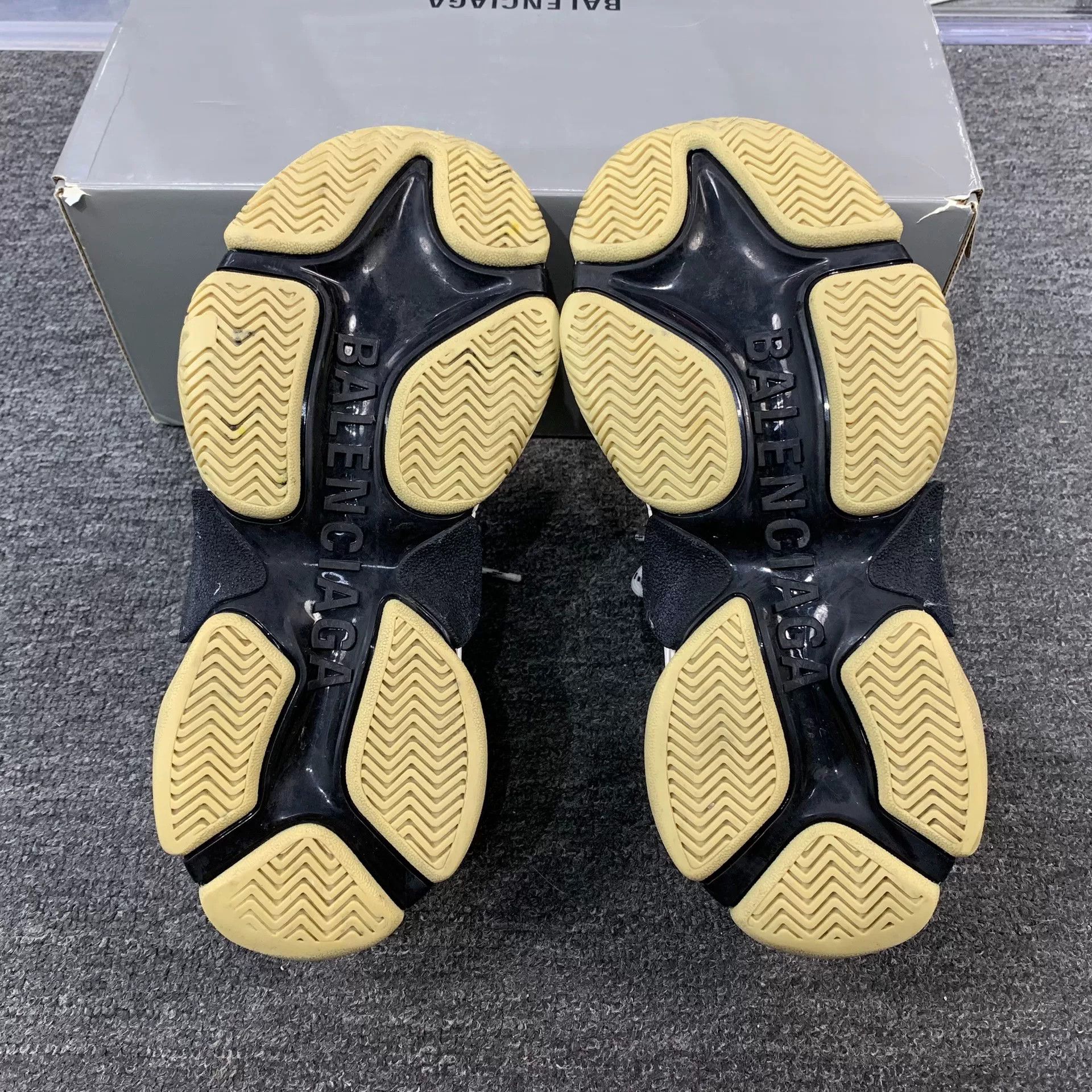 Balenciaga Balenciaga Casual Black Lowtop Sneakers us_7 Women Size US 7 / IT 37 - 6 Thumbnail