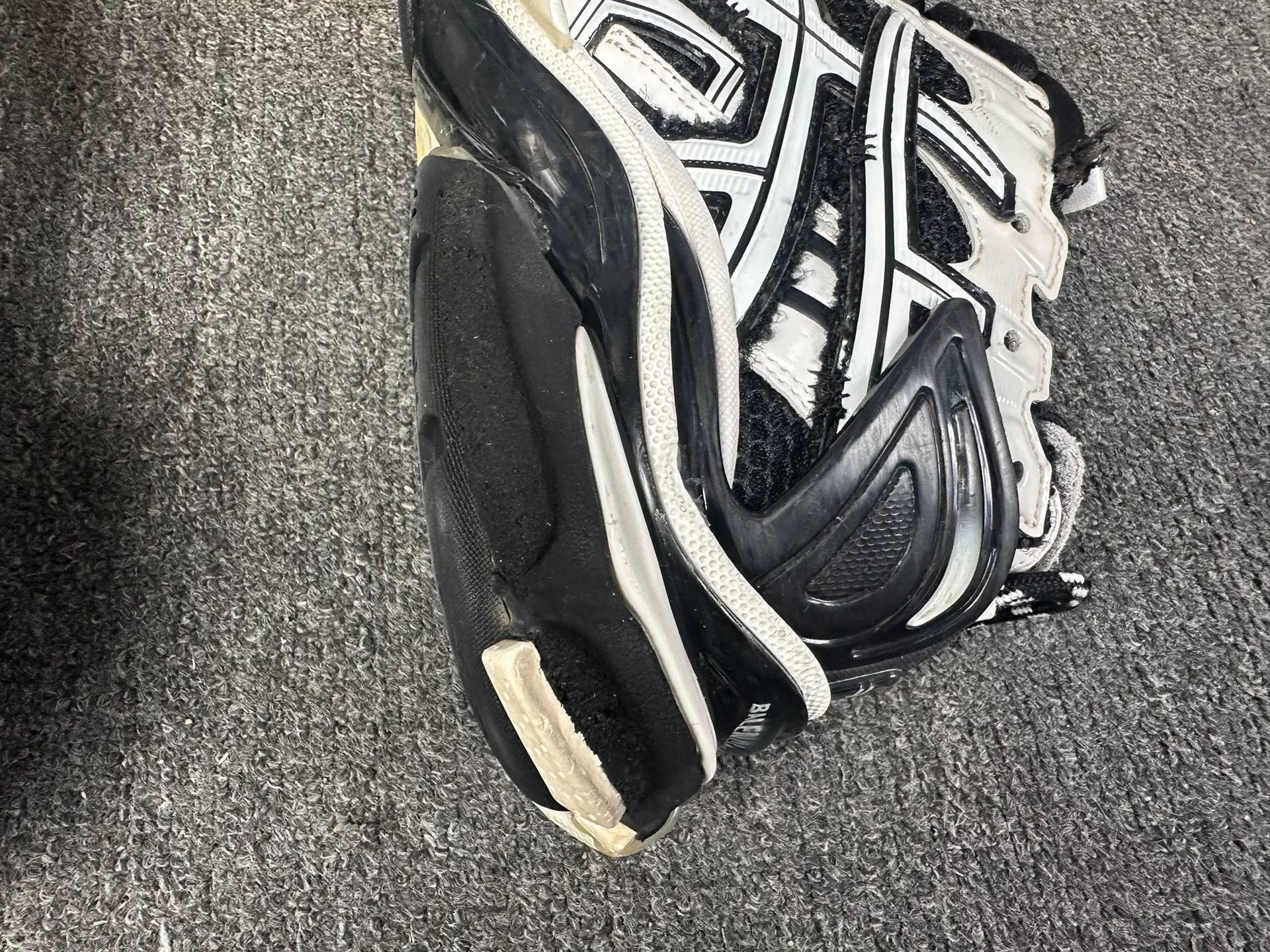 Balenciaga Balenciaga Running Black Lowtop Sneakers 7 Men Size US 7 / EU 40 - 7 Thumbnail