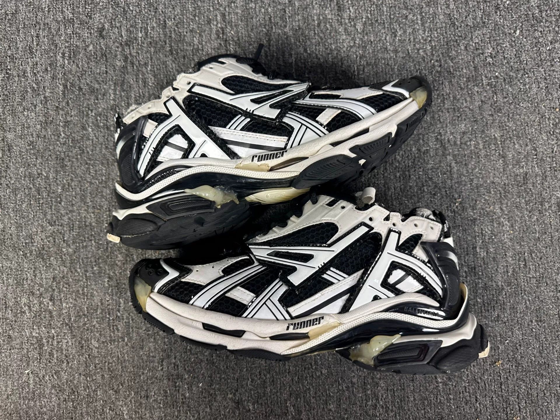 Balenciaga Balenciaga Running Black Lowtop Sneakers 7 Men Size US 7 / EU 40 - 2 Thumbnail