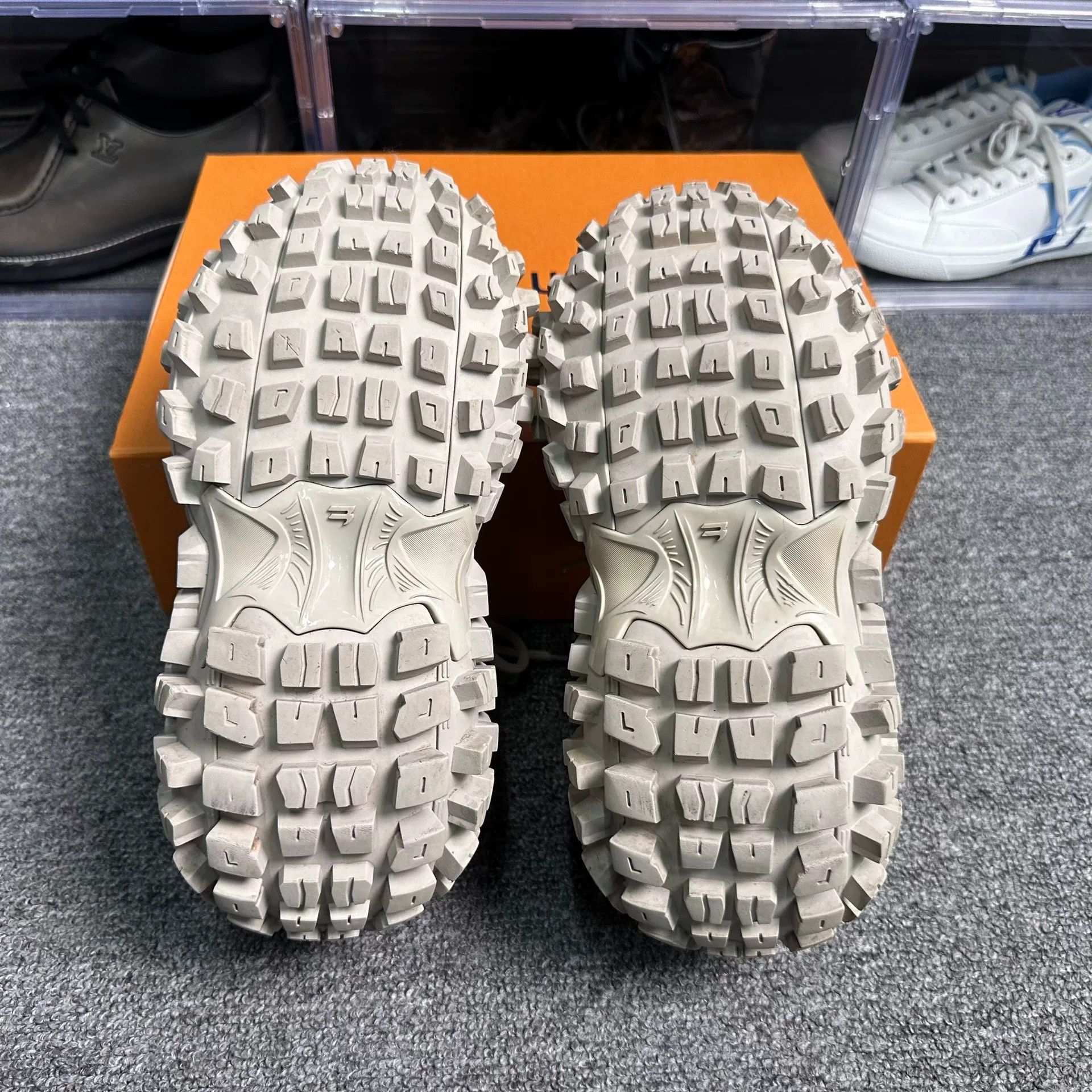 Balenciaga Balenciaga Brown Lowtop Sneakers us_9 Women Size US 9 / IT 39 - 6 Thumbnail