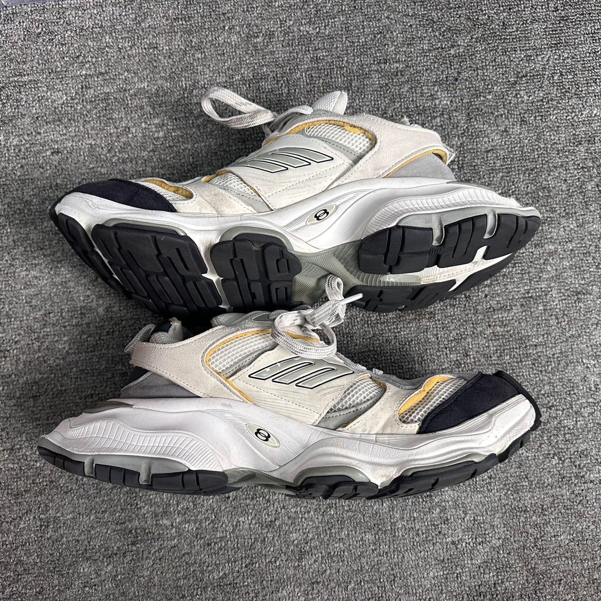Balenciaga Balenciaga Cargo Lowtop Sneakers 9 Men Size US 9 / EU 42 - 3 Thumbnail