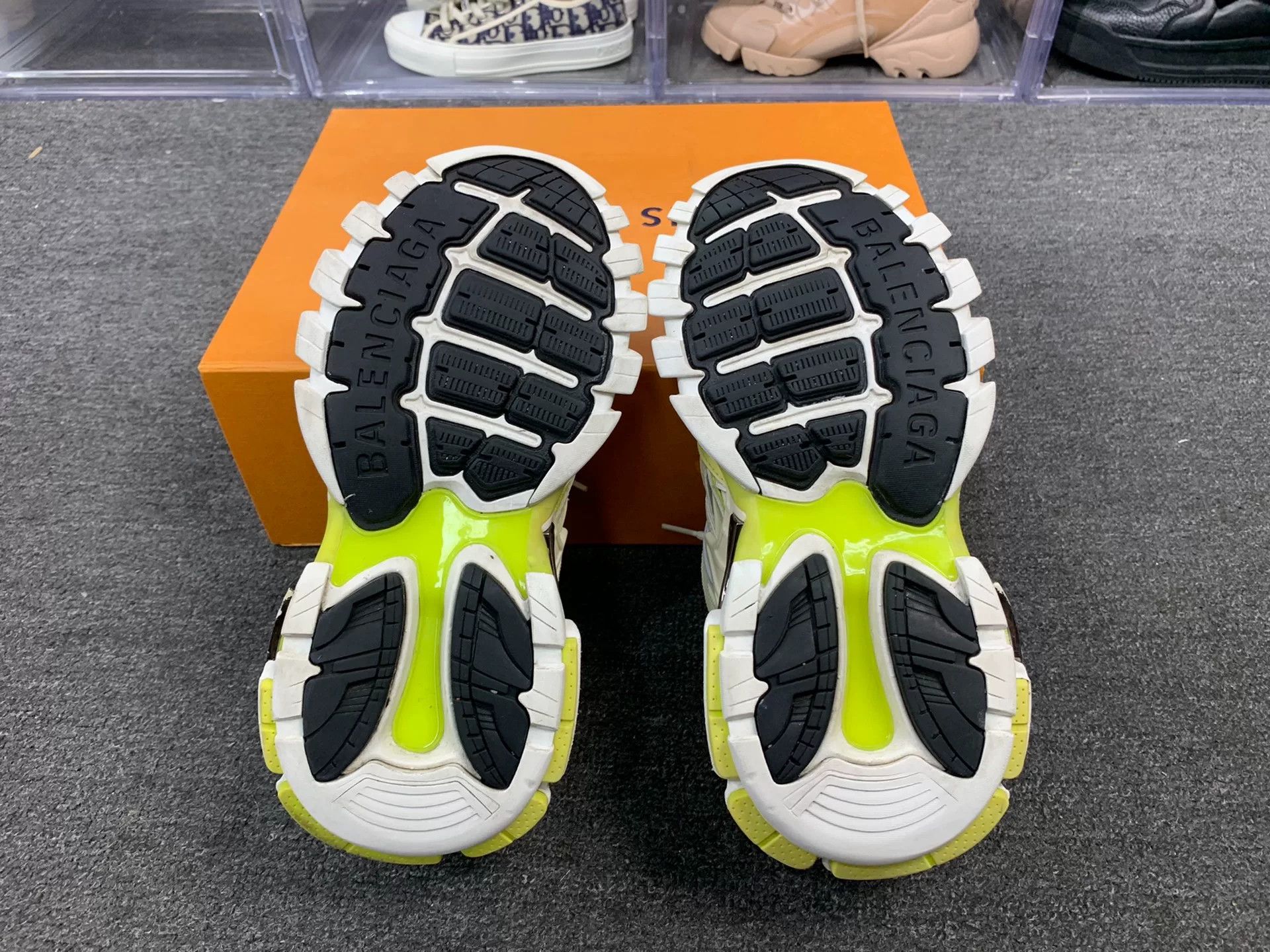 Balenciaga Balenciaga Green Lowtop Sneakers us_7 Women Size US 7 / IT 37 - 6 Thumbnail