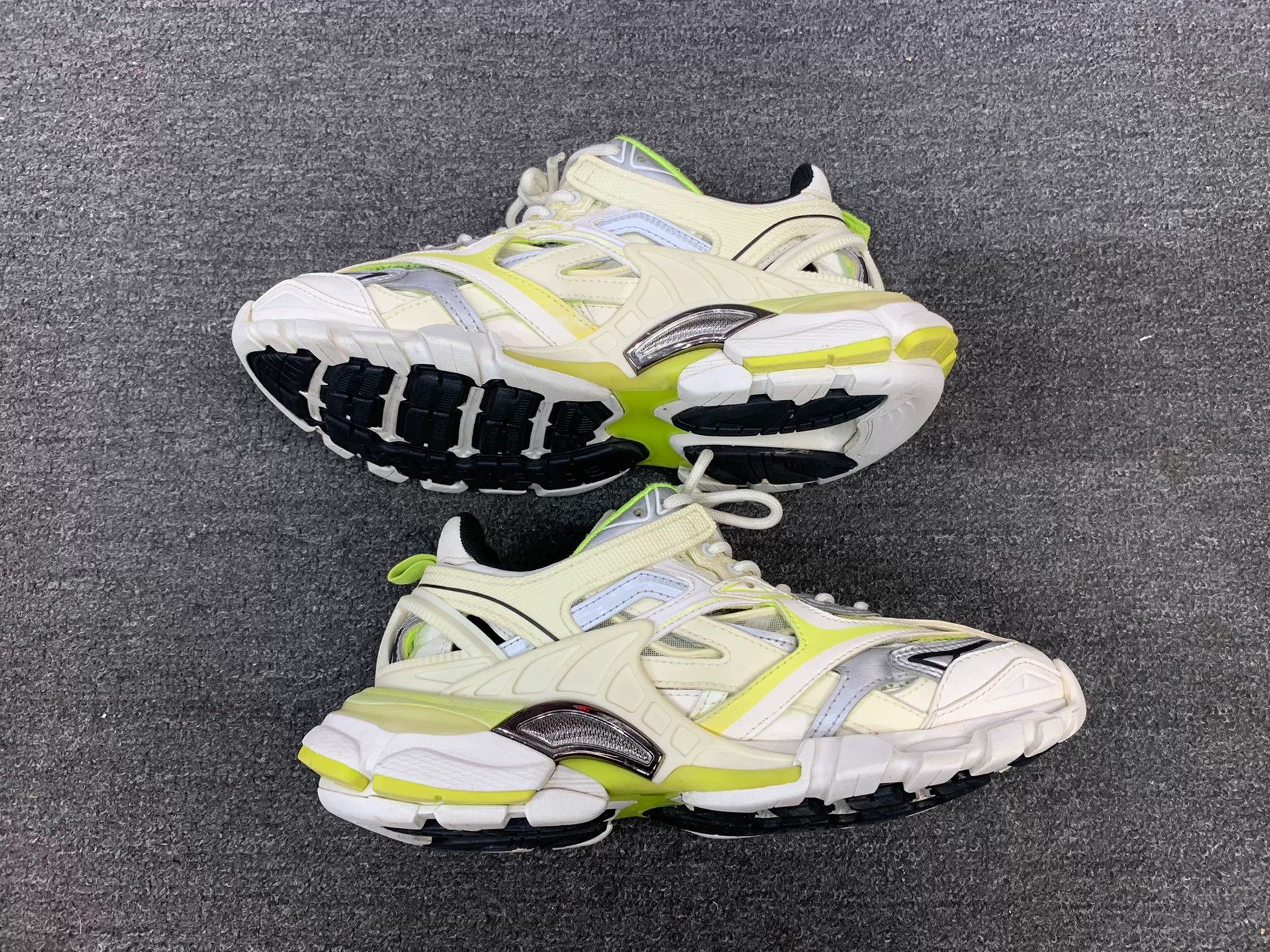 Balenciaga Balenciaga Green Lowtop Sneakers us_7 Women Size US 7 / IT 37 - 3 Thumbnail