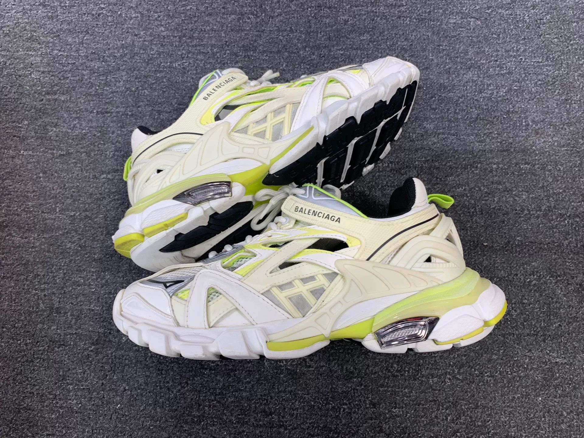 Balenciaga Balenciaga Green Lowtop Sneakers us_7 Women Size US 7 / IT 37 - 2 Thumbnail